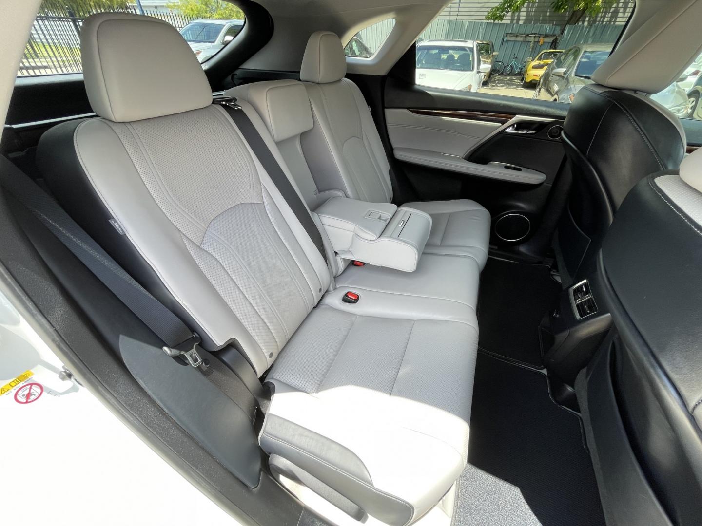 2017 White /Silver Lexus RX 350 FWD (2T2ZZMCA7HC) with an 3.5L V6 DOHC 24V engine, 6A transmission, located at 1501 West 15th St., Houston, 77008, (713) 869-2925, 29.797941, -95.411789- Photo#8