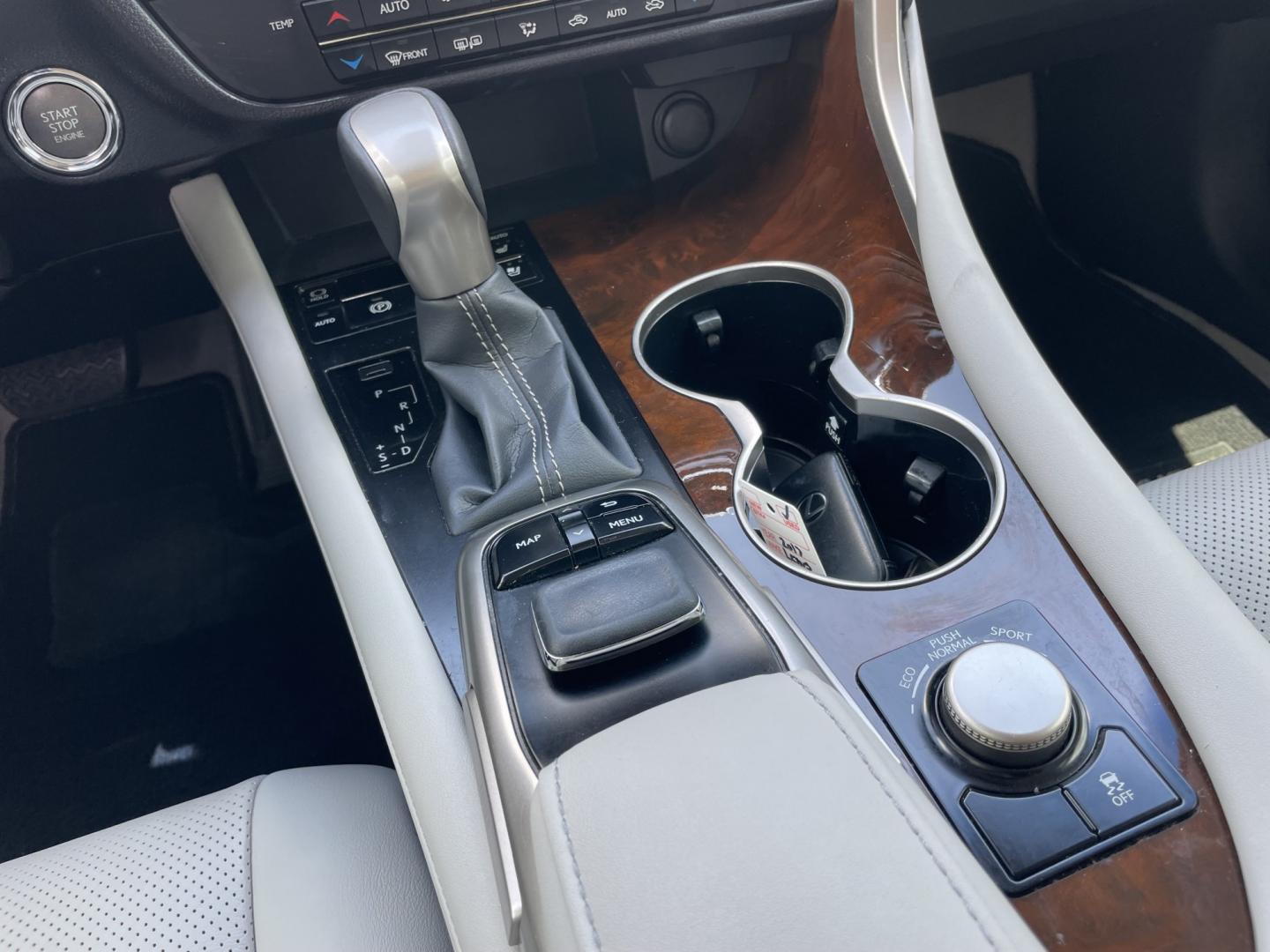 2017 White /Silver Lexus RX 350 FWD (2T2ZZMCA7HC) with an 3.5L V6 DOHC 24V engine, 6A transmission, located at 1501 West 15th St., Houston, 77008, (713) 869-2925, 29.797941, -95.411789- Photo#17