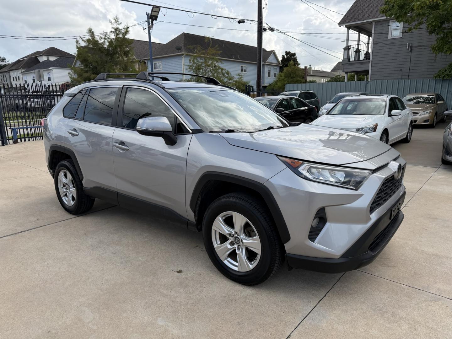 2019 Silver /Gray Toyota RAV4 XLE (2T3W1RFV2KC) with an 2.5L L4 DOHC 16V engine, 8A transmission, located at 1501 West 15th St., Houston, 77008, (713) 869-2925, 29.797941, -95.411789- Photo#2