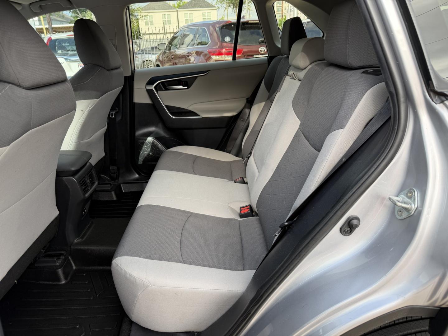 2019 Silver /Gray Toyota RAV4 XLE (2T3W1RFV2KC) with an 2.5L L4 DOHC 16V engine, 8A transmission, located at 1501 West 15th St., Houston, 77008, (713) 869-2925, 29.797941, -95.411789- Photo#11