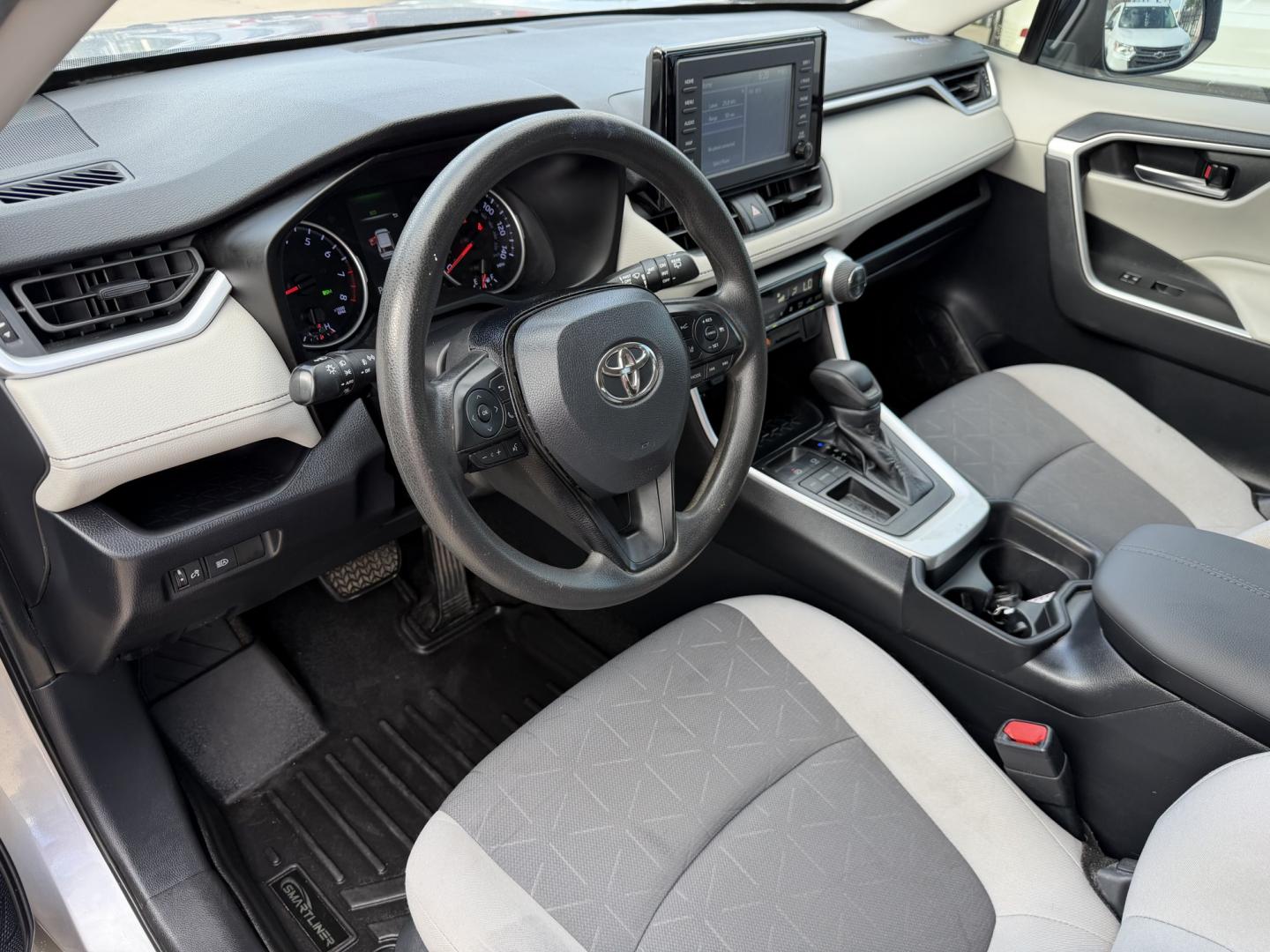 2019 Silver /Gray Toyota RAV4 XLE (2T3W1RFV2KC) with an 2.5L L4 DOHC 16V engine, 8A transmission, located at 1501 West 15th St., Houston, 77008, (713) 869-2925, 29.797941, -95.411789- Photo#12