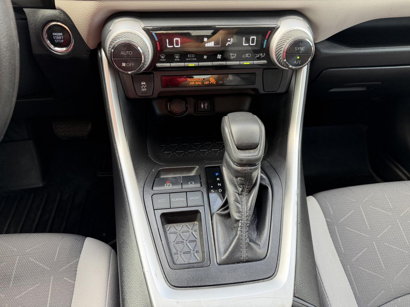 2019 Silver /Gray Toyota RAV4 XLE (2T3W1RFV2KC) with an 2.5L L4 DOHC 16V engine, 8A transmission, located at 1501 West 15th St., Houston, 77008, (713) 869-2925, 29.797941, -95.411789- Photo#14