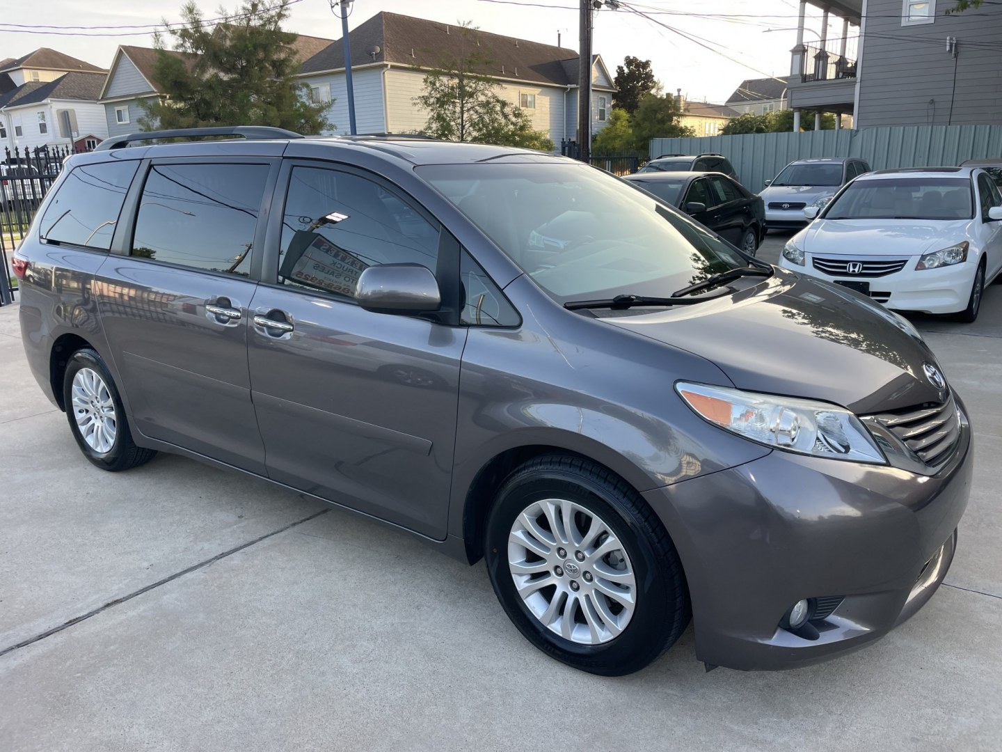 2017 Gray /Silver Toyota Sienna Limited Premium 7-Passenger (5TDYZ3DC8HS) with an 3.5L V6 EFI DOHC 24V engine, 8A transmission, located at 1501 West 15th St., Houston, 77008, (713) 869-2925, 29.797941, -95.411789- Photo#1