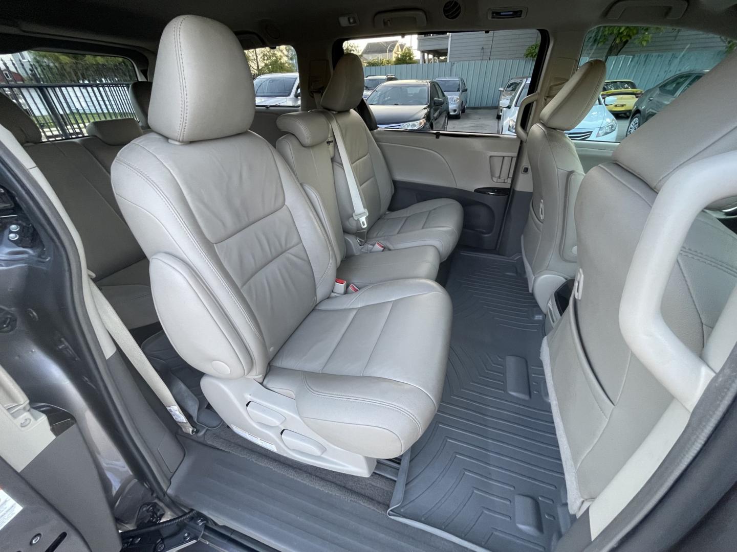 2017 Gray /Silver Toyota Sienna Limited Premium 7-Passenger (5TDYZ3DC8HS) with an 3.5L V6 EFI DOHC 24V engine, 8A transmission, located at 1501 West 15th St., Houston, 77008, (713) 869-2925, 29.797941, -95.411789- Photo#9