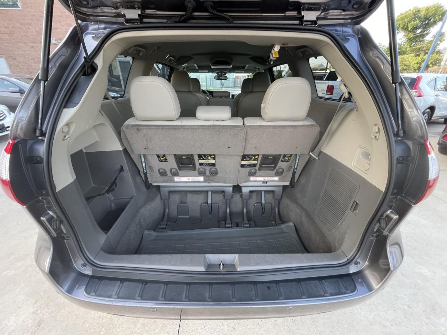 2017 Gray /Silver Toyota Sienna Limited Premium 7-Passenger (5TDYZ3DC8HS) with an 3.5L V6 EFI DOHC 24V engine, 8A transmission, located at 1501 West 15th St., Houston, 77008, (713) 869-2925, 29.797941, -95.411789- Photo#17