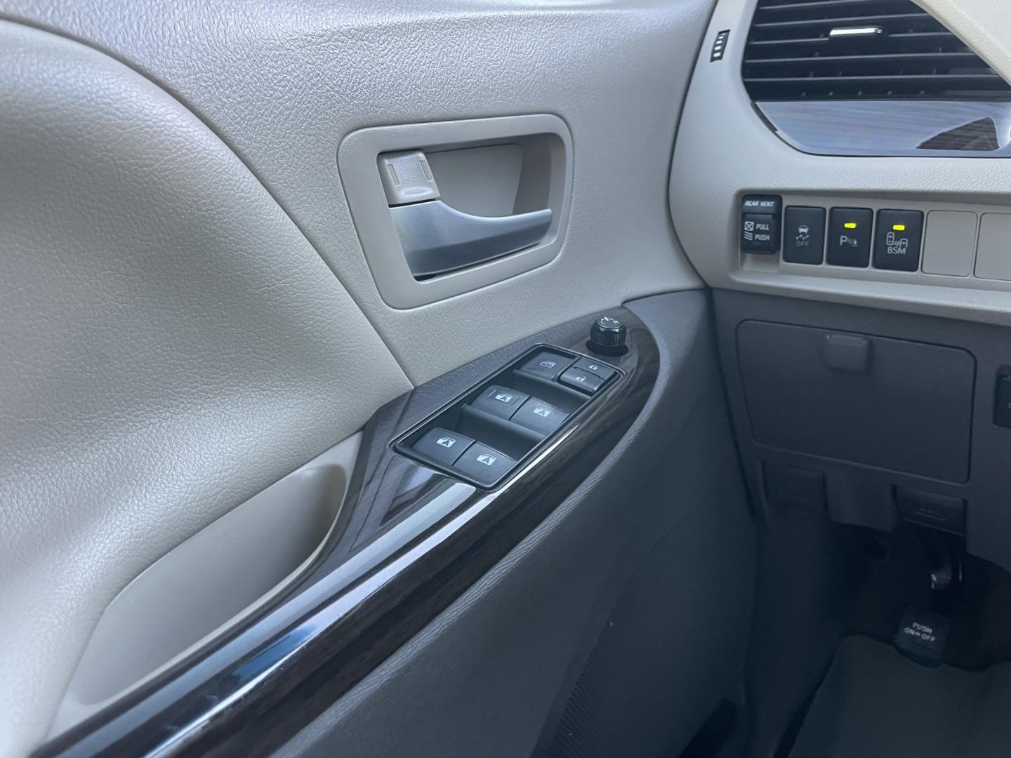 2017 Gray /Silver Toyota Sienna Limited Premium 7-Passenger (5TDYZ3DC8HS) with an 3.5L V6 EFI DOHC 24V engine, 8A transmission, located at 1501 West 15th St., Houston, 77008, (713) 869-2925, 29.797941, -95.411789- Photo#22