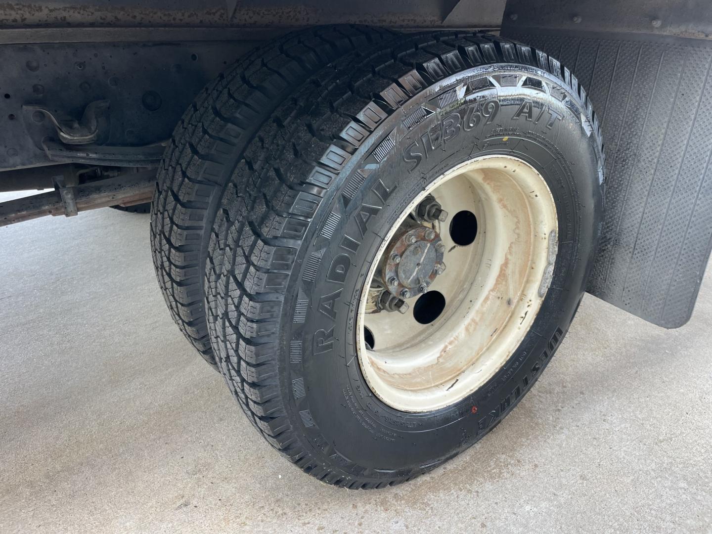 2005 White /Gray Chevrolet W45042 - (J8BC4B16X57) with an 5.2L L4 TURBO DIESEL engine, Automatic transmission, located at 1501 West 15th St., Houston, 77008, (713) 869-2925, 29.797941, -95.411789- Photo#16