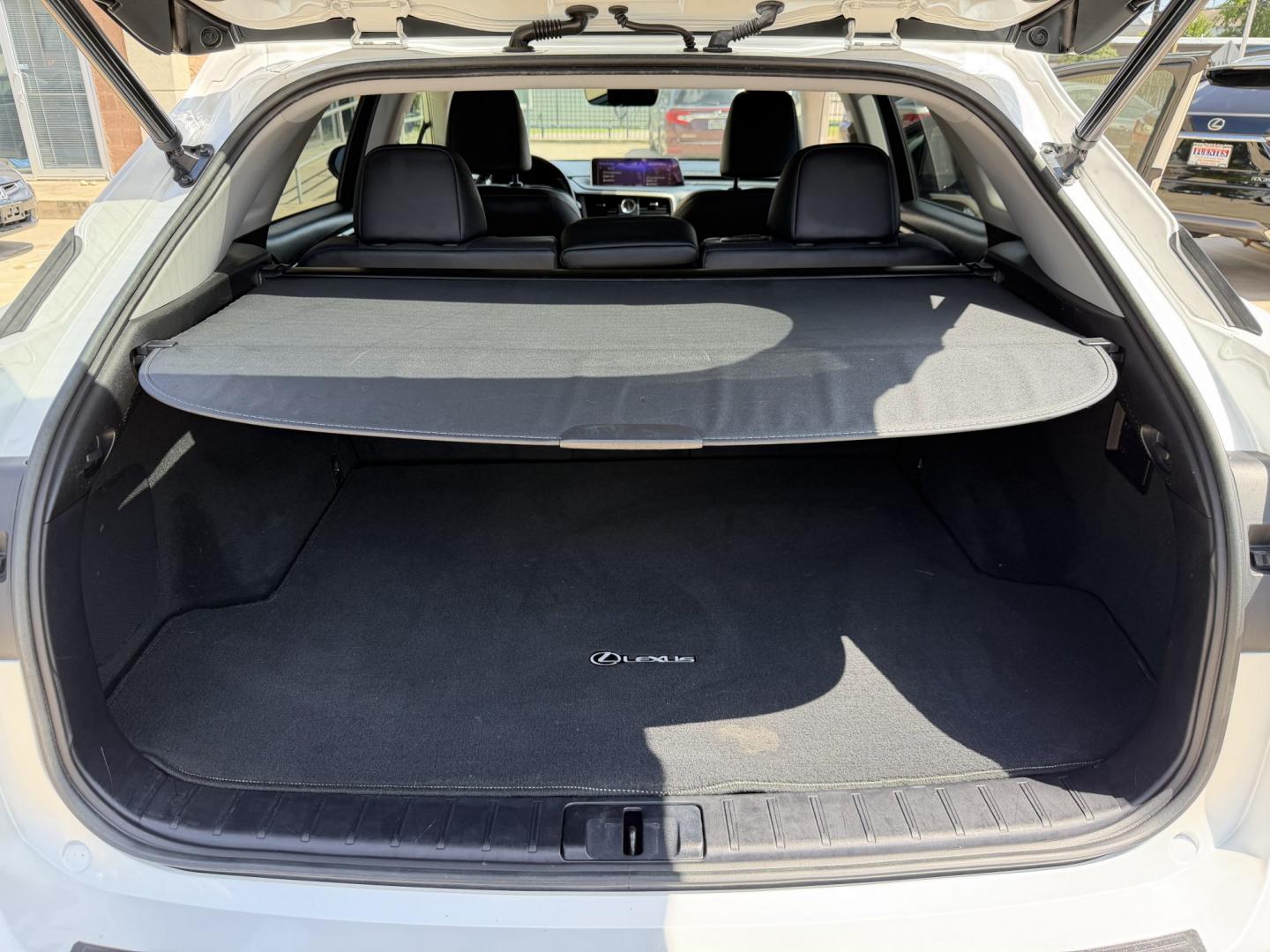 2017 White /Black Lexus RX 350 FWD (2T2ZZMCA1HC) with an 3.5L V6 DOHC 24V engine, 6A transmission, located at 1501 West 15th St., Houston, 77008, (713) 869-2925, 29.797941, -95.411789- Photo#6