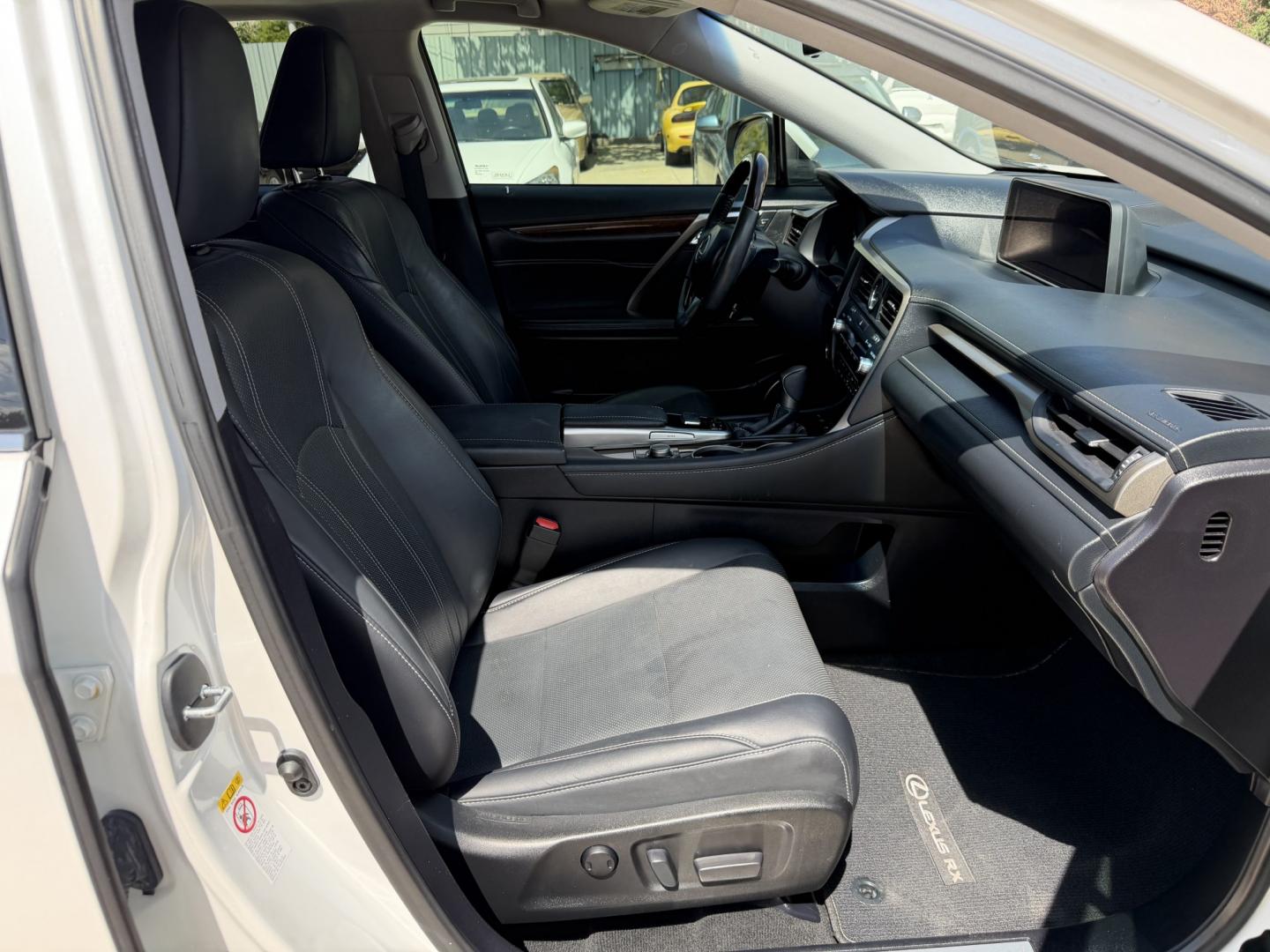 2017 White /Black Lexus RX 350 FWD (2T2ZZMCA1HC) with an 3.5L V6 DOHC 24V engine, 6A transmission, located at 1501 West 15th St., Houston, 77008, (713) 869-2925, 29.797941, -95.411789- Photo#7