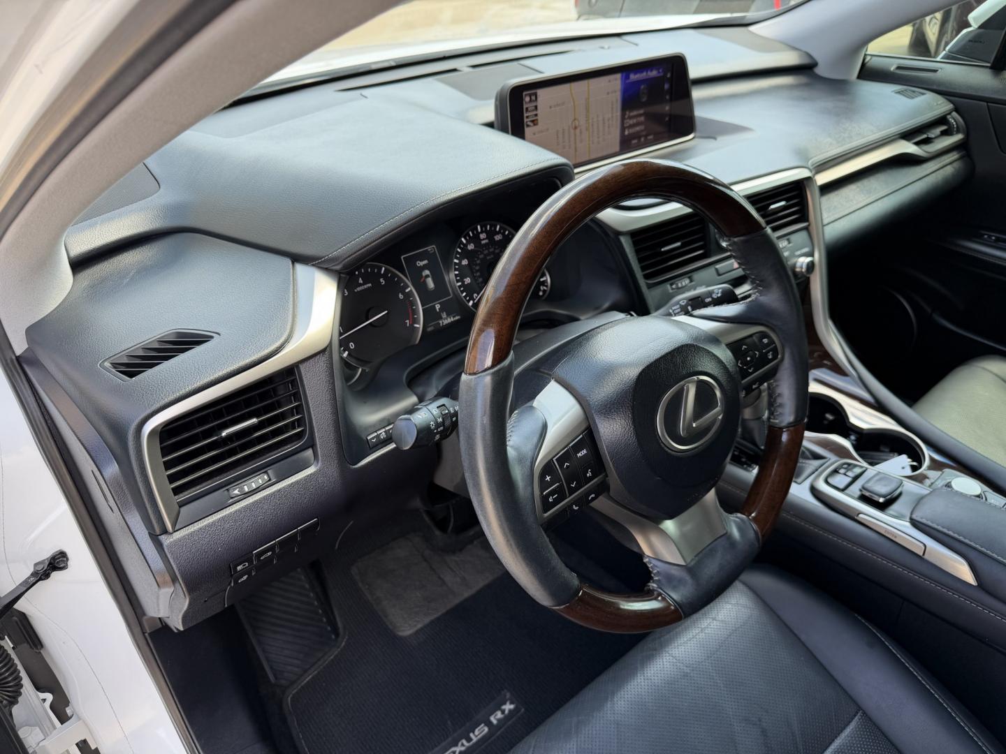 2017 White /Black Lexus RX 350 FWD (2T2ZZMCA1HC) with an 3.5L V6 DOHC 24V engine, 6A transmission, located at 1501 West 15th St., Houston, 77008, (713) 869-2925, 29.797941, -95.411789- Photo#12