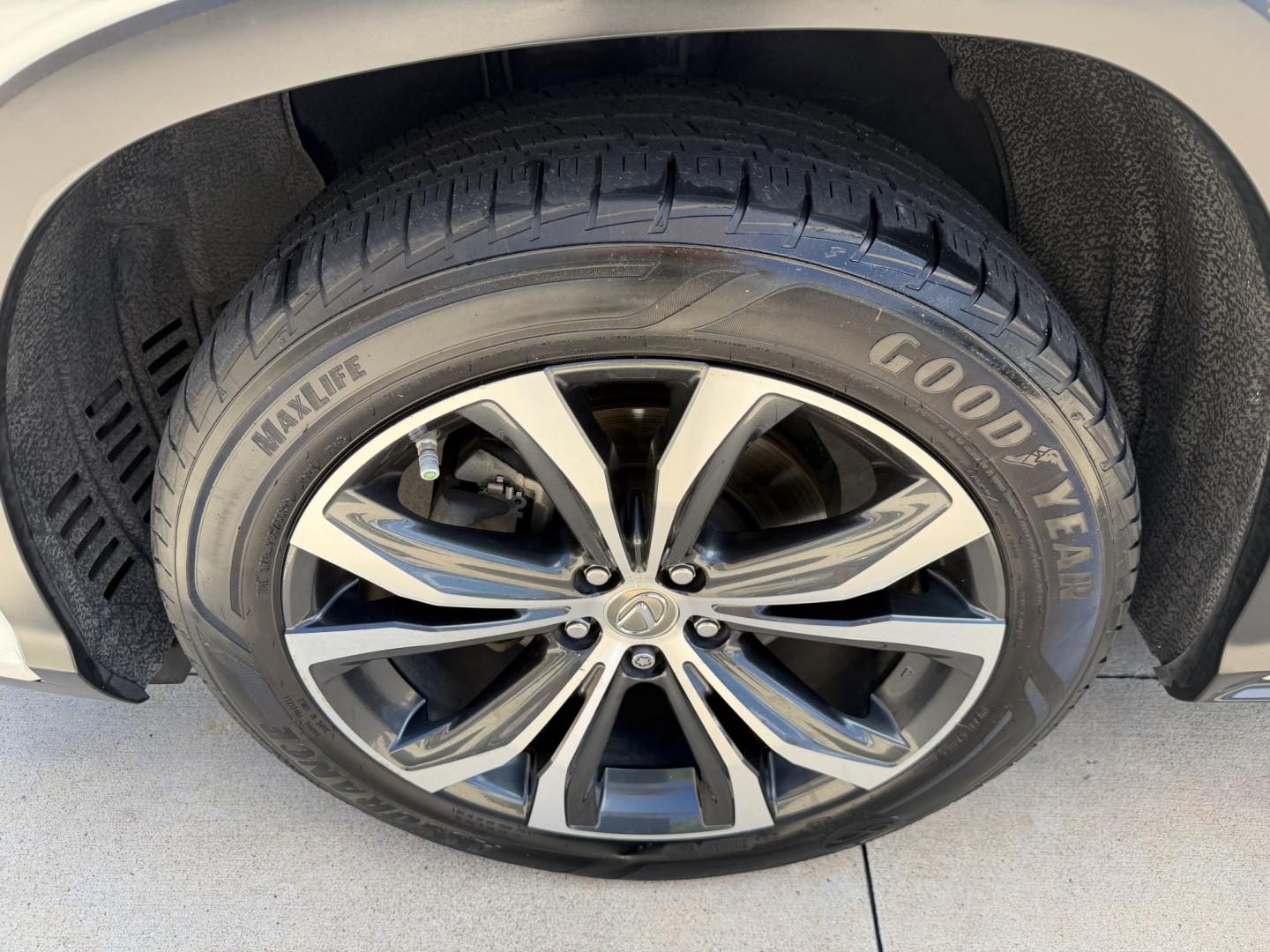 2017 White /Black Lexus RX 350 FWD (2T2ZZMCA1HC) with an 3.5L V6 DOHC 24V engine, 6A transmission, located at 1501 West 15th St., Houston, 77008, (713) 869-2925, 29.797941, -95.411789- Photo#17