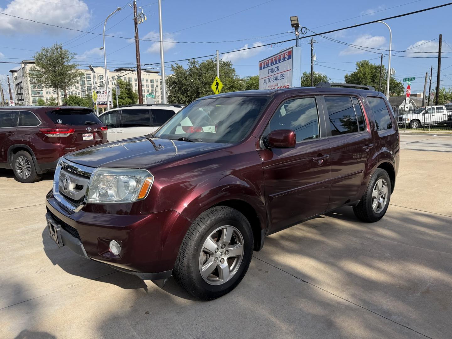 2009 Maroon /Black Honda Pilot EX-L 4WD (5FNYF48569B) with an 3.5L V6 SOHC 24V engine, 5A transmission, located at 1501 West 15th St., Houston, 77008, (713) 869-2925, 29.797941, -95.411789- Photo#0