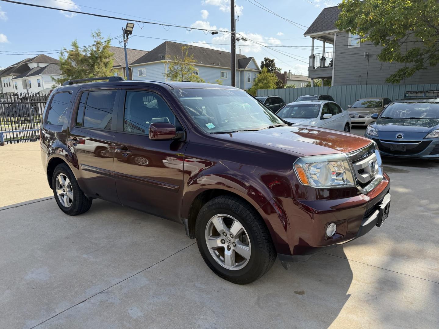 2009 Maroon /Black Honda Pilot EX-L 4WD (5FNYF48569B) with an 3.5L V6 SOHC 24V engine, 5A transmission, located at 1501 West 15th St., Houston, 77008, (713) 869-2925, 29.797941, -95.411789- Photo#2