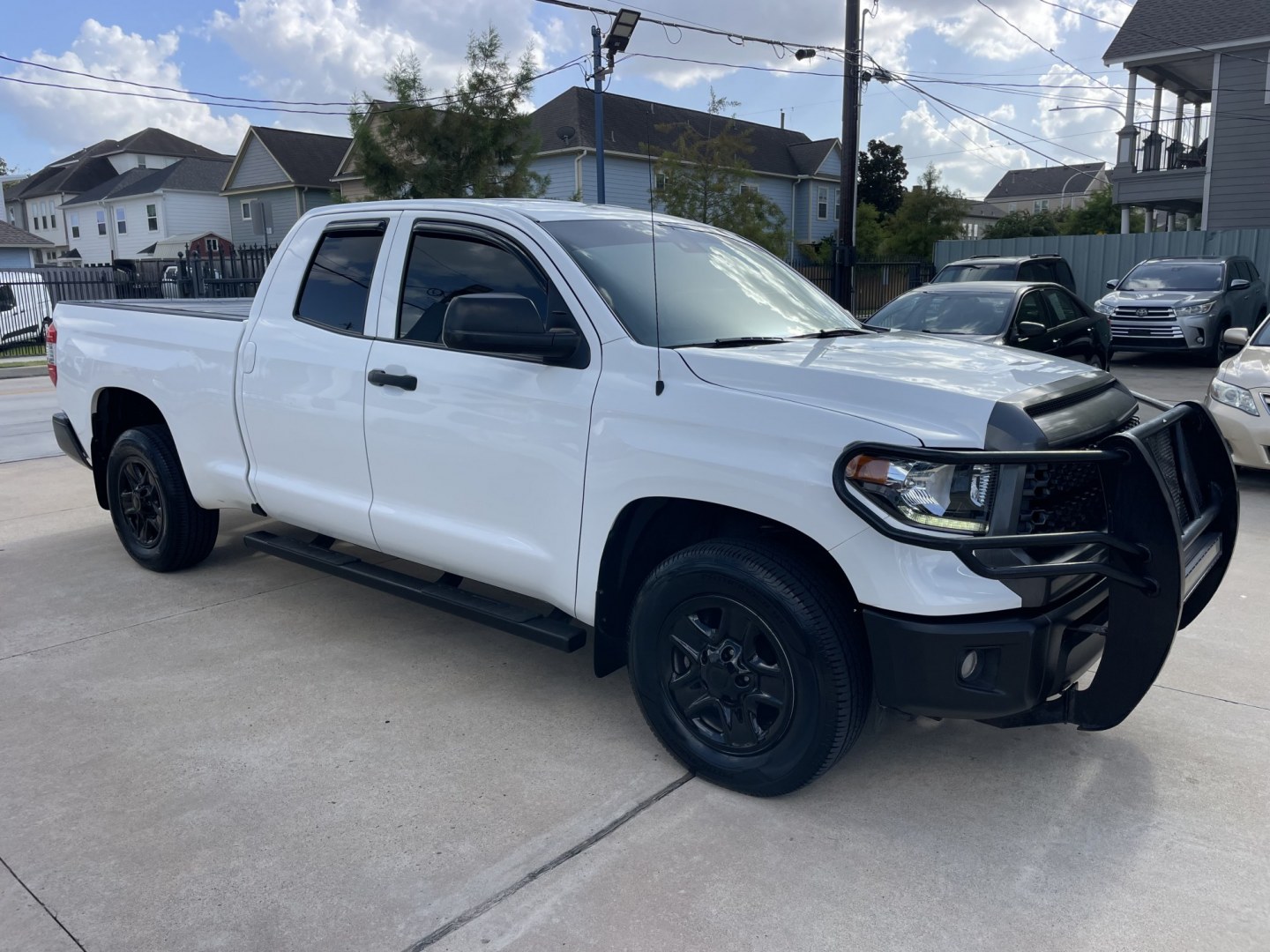 2019 White /Silver Toyota Tundra SR 4.6L V8 Double Cab 2WD (5TFRM5F12KX) with an 4.6L V8 DOHC 32V engine, 6A transmission, located at 1501 West 15th St., Houston, 77008, (713) 869-2925, 29.797941, -95.411789- Photo#1