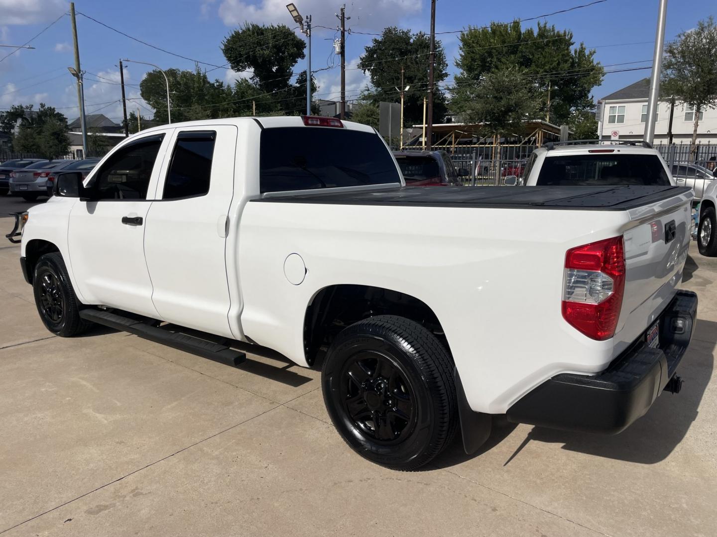 2019 White /Silver Toyota Tundra SR 4.6L V8 Double Cab 2WD (5TFRM5F12KX) with an 4.6L V8 DOHC 32V engine, 6A transmission, located at 1501 West 15th St., Houston, 77008, (713) 869-2925, 29.797941, -95.411789- Photo#3