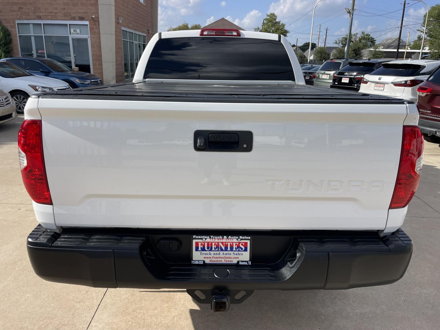 2019 White /Silver Toyota Tundra SR 4.6L V8 Double Cab 2WD (5TFRM5F12KX) with an 4.6L V8 DOHC 32V engine, 6A transmission, located at 1501 West 15th St., Houston, 77008, (713) 869-2925, 29.797941, -95.411789- Photo#7