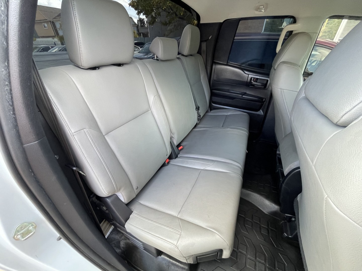 2019 White /Silver Toyota Tundra SR 4.6L V8 Double Cab 2WD (5TFRM5F12KX) with an 4.6L V8 DOHC 32V engine, 6A transmission, located at 1501 West 15th St., Houston, 77008, (713) 869-2925, 29.797941, -95.411789- Photo#8