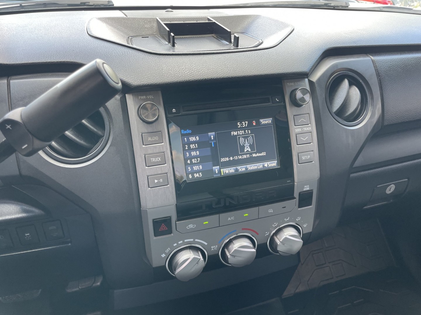 2019 White /Silver Toyota Tundra SR 4.6L V8 Double Cab 2WD (5TFRM5F12KX) with an 4.6L V8 DOHC 32V engine, 6A transmission, located at 1501 West 15th St., Houston, 77008, (713) 869-2925, 29.797941, -95.411789- Photo#14
