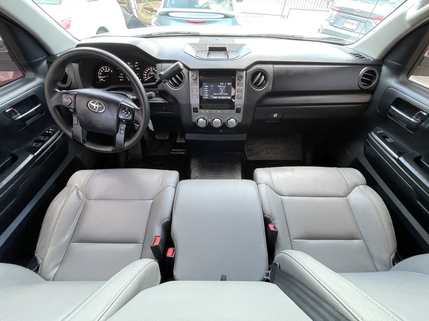 2019 White /Silver Toyota Tundra SR 4.6L V8 Double Cab 2WD (5TFRM5F12KX) with an 4.6L V8 DOHC 32V engine, 6A transmission, located at 1501 West 15th St., Houston, 77008, (713) 869-2925, 29.797941, -95.411789- Photo#16