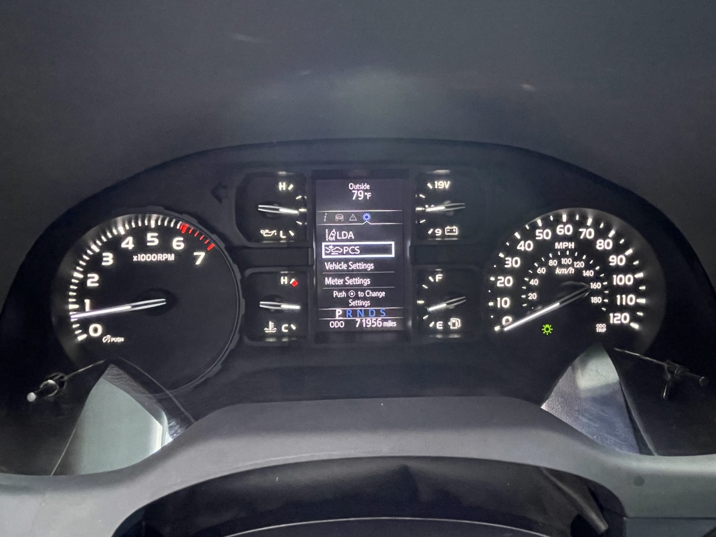 2019 White /Silver Toyota Tundra SR 4.6L V8 Double Cab 2WD (5TFRM5F12KX) with an 4.6L V8 DOHC 32V engine, 6A transmission, located at 1501 West 15th St., Houston, 77008, (713) 869-2925, 29.797941, -95.411789- Photo#18