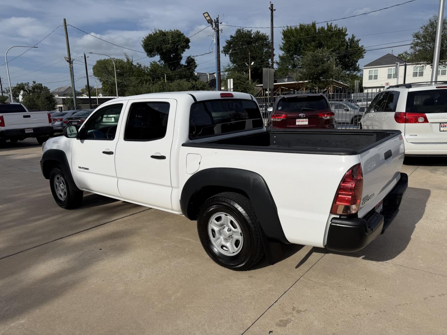 2014 White /Silver Toyota Tacoma Double Cab I4 4AT 2WD (5TFJX4CN2EX) with an 2.7L L4 DOHC 16V engine, 4A transmission, located at 1501 West 15th St., Houston, 77008, (713) 869-2925, 29.797941, -95.411789- Photo#5