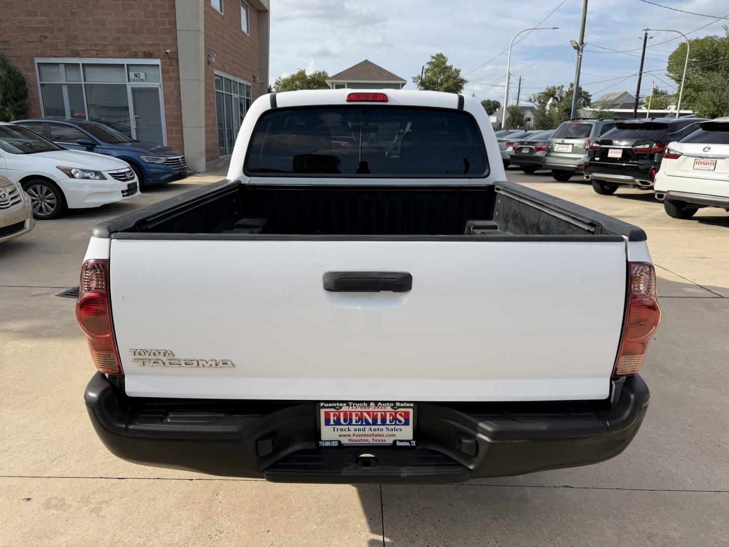 2014 White /Silver Toyota Tacoma Double Cab I4 4AT 2WD (5TFJX4CN2EX) with an 2.7L L4 DOHC 16V engine, 4A transmission, located at 1501 West 15th St., Houston, 77008, (713) 869-2925, 29.797941, -95.411789- Photo#6
