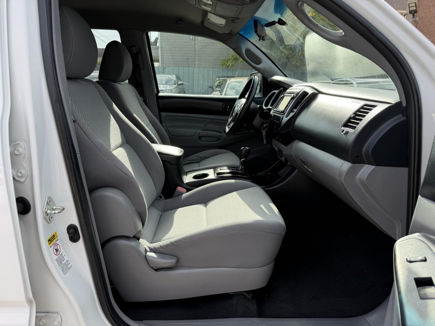 2014 White /Silver Toyota Tacoma Double Cab I4 4AT 2WD (5TFJX4CN2EX) with an 2.7L L4 DOHC 16V engine, 4A transmission, located at 1501 West 15th St., Houston, 77008, (713) 869-2925, 29.797941, -95.411789- Photo#9