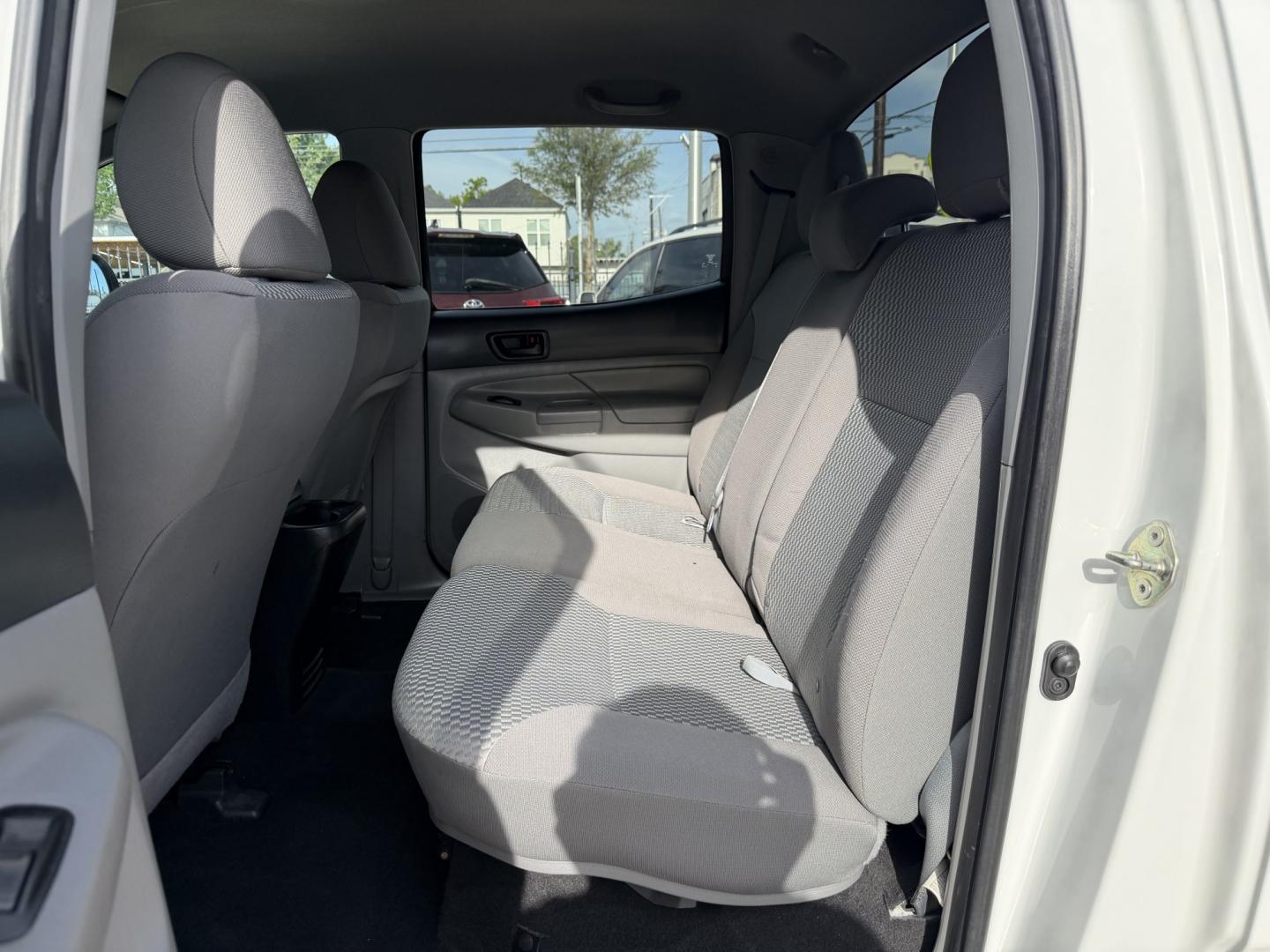 2014 White /Silver Toyota Tacoma Double Cab I4 4AT 2WD (5TFJX4CN2EX) with an 2.7L L4 DOHC 16V engine, 4A transmission, located at 1501 West 15th St., Houston, 77008, (713) 869-2925, 29.797941, -95.411789- Photo#7