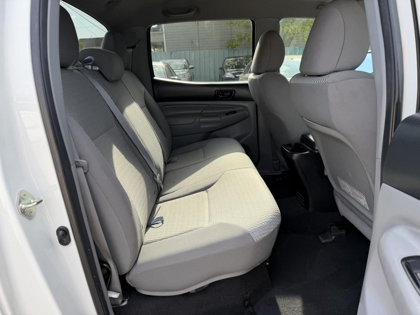 2014 White /Silver Toyota Tacoma Double Cab I4 4AT 2WD (5TFJX4CN2EX) with an 2.7L L4 DOHC 16V engine, 4A transmission, located at 1501 West 15th St., Houston, 77008, (713) 869-2925, 29.797941, -95.411789- Photo#8
