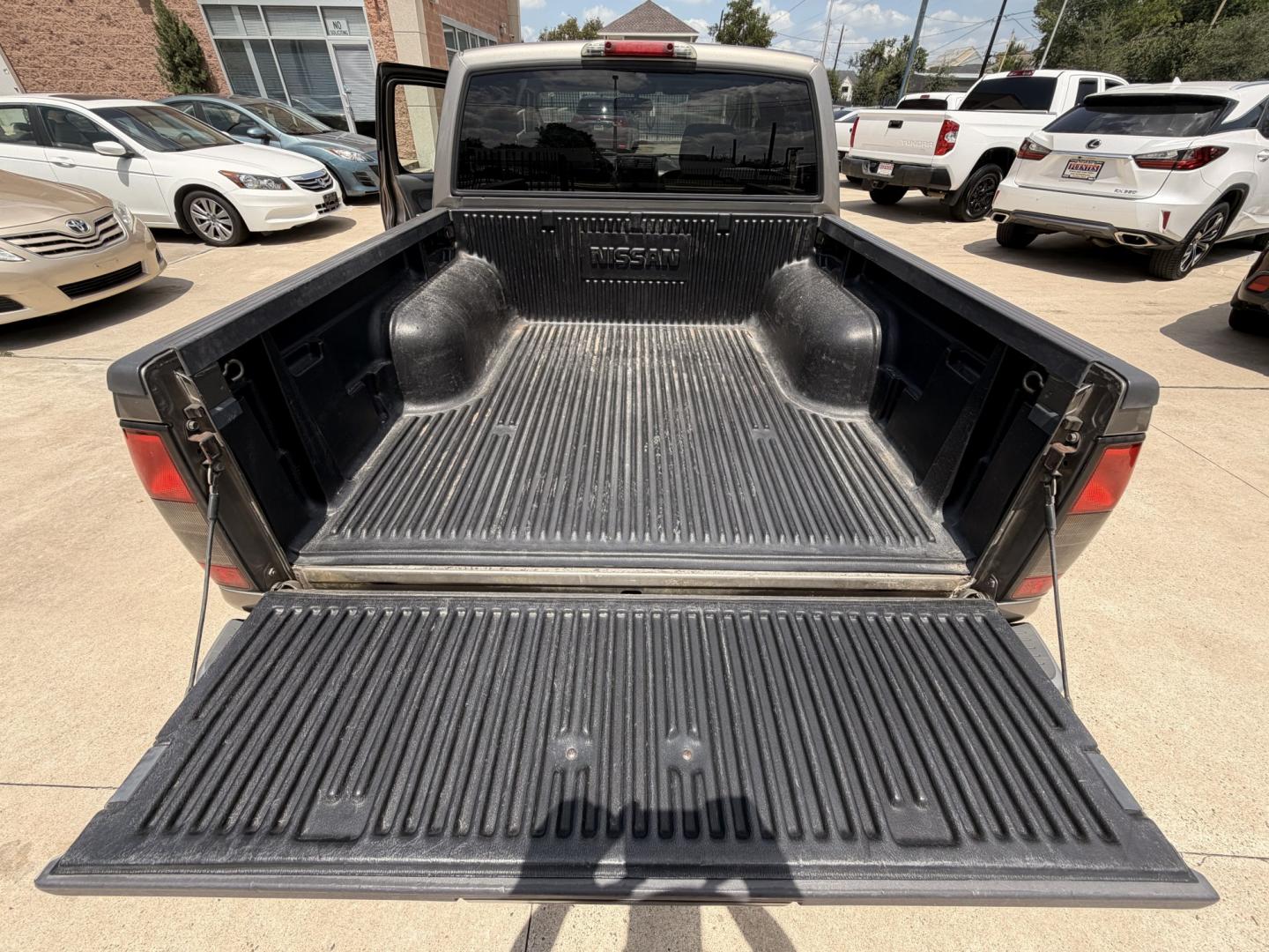 2004 Beige /Gray Nissan Frontier LE-V6 Crew Cab 2WD (1N6ED27T44C) with an 3.3L V6 SOHC 12V engine, 4A OD transmission, located at 1501 West 15th St., Houston, 77008, (713) 869-2925, 29.797941, -95.411789- Photo#19