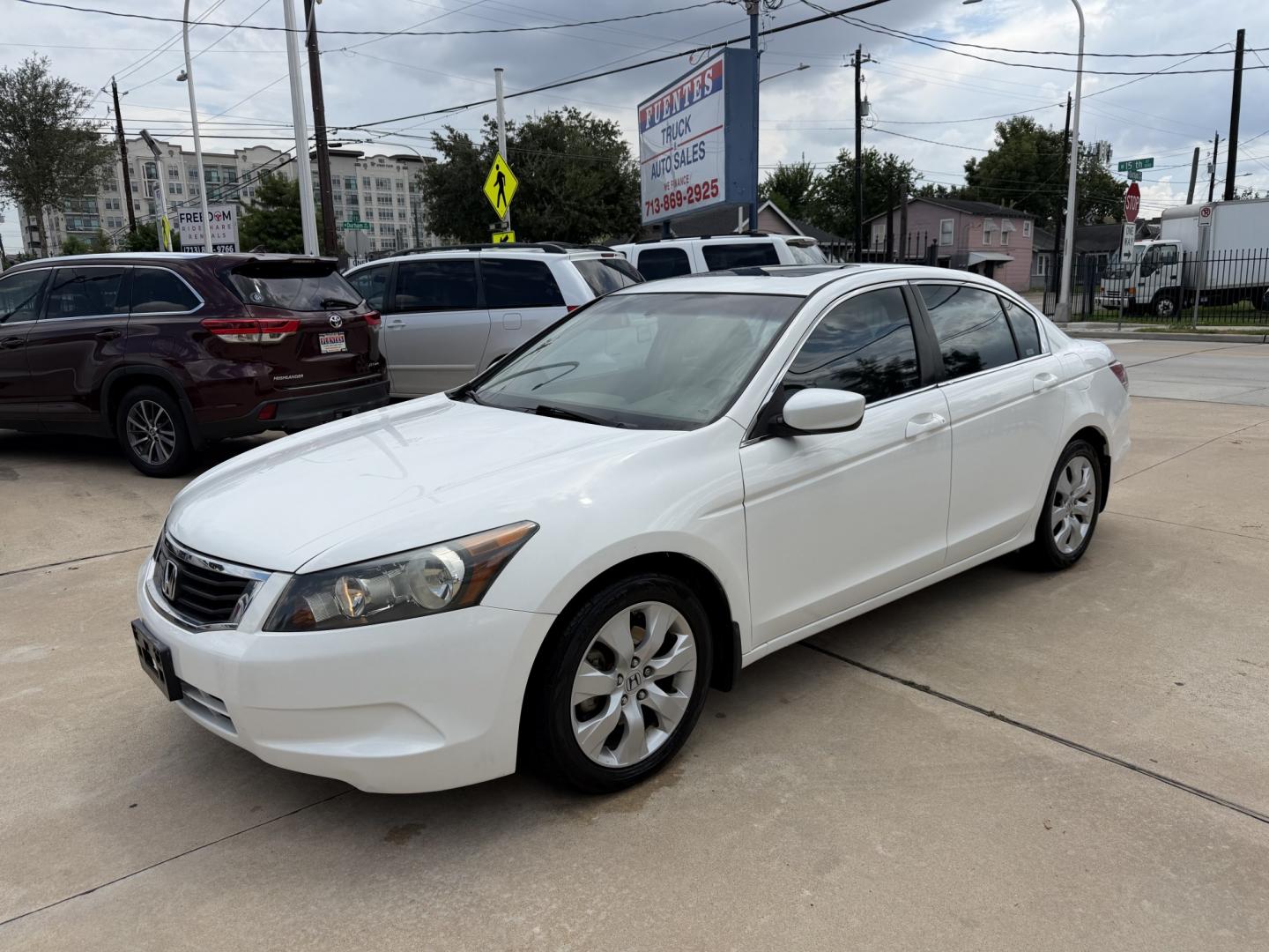 2008 White /Beige Honda Accord EX Sedan AT (1HGCP26798A) with an 2.4L L4 DOHC 16V engine, 5A OD transmission, located at 1501 West 15th St., Houston, 77008, (713) 869-2925, 29.797941, -95.411789- Photo#0