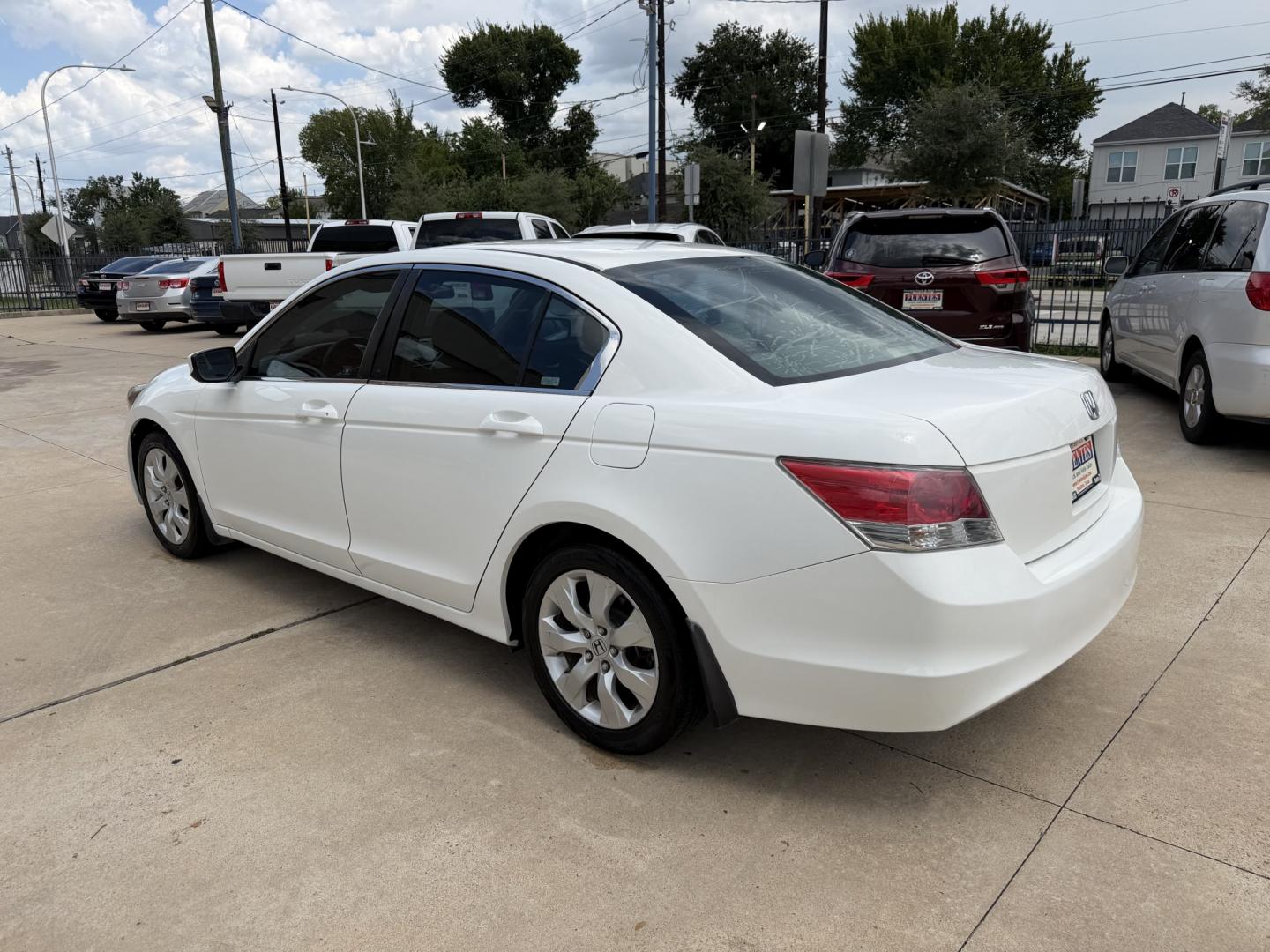 2008 White /Beige Honda Accord EX Sedan AT (1HGCP26798A) with an 2.4L L4 DOHC 16V engine, 5A OD transmission, located at 1501 West 15th St., Houston, 77008, (713) 869-2925, 29.797941, -95.411789- Photo#3