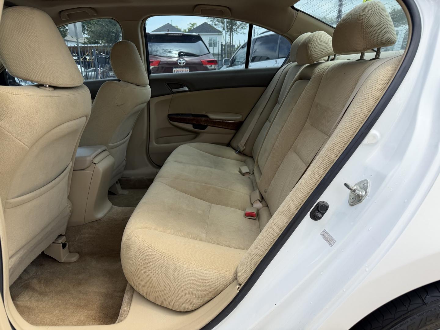 2008 White /Beige Honda Accord EX Sedan AT (1HGCP26798A) with an 2.4L L4 DOHC 16V engine, 5A OD transmission, located at 1501 West 15th St., Houston, 77008, (713) 869-2925, 29.797941, -95.411789- Photo#6