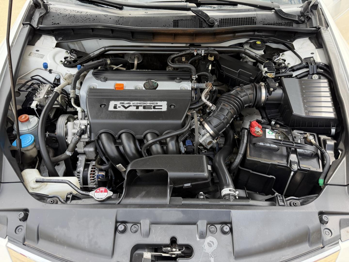 2008 White /Beige Honda Accord EX Sedan AT (1HGCP26798A) with an 2.4L L4 DOHC 16V engine, 5A OD transmission, located at 1501 West 15th St., Houston, 77008, (713) 869-2925, 29.797941, -95.411789- Photo#12