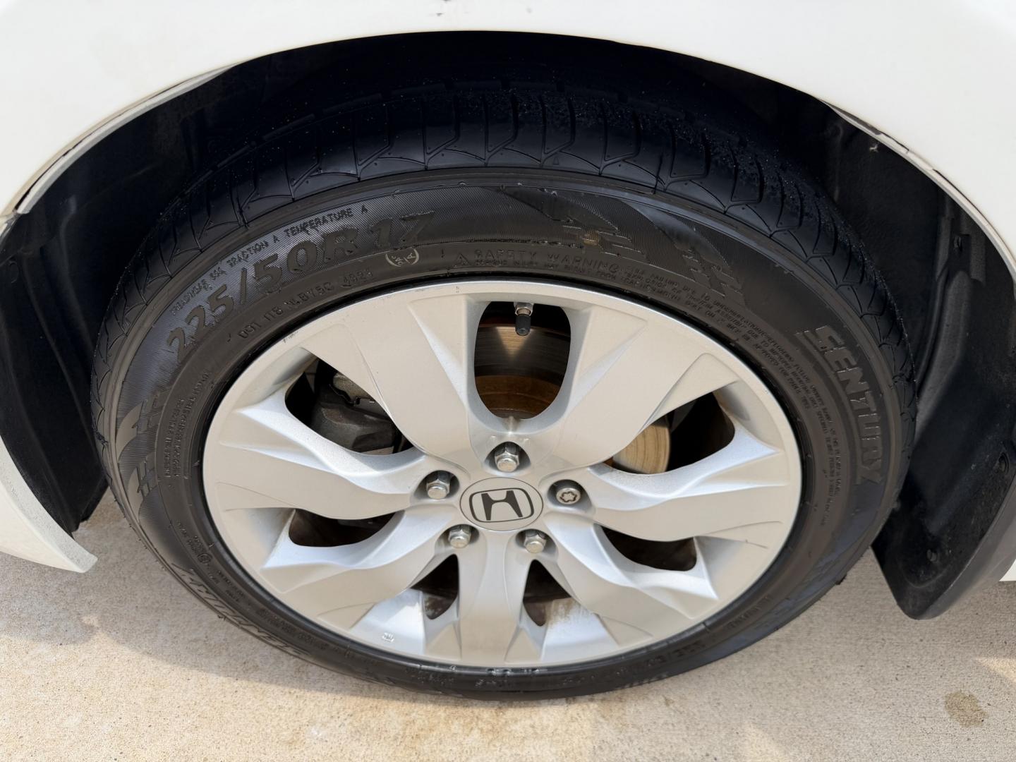 2008 White /Beige Honda Accord EX Sedan AT (1HGCP26798A) with an 2.4L L4 DOHC 16V engine, 5A OD transmission, located at 1501 West 15th St., Houston, 77008, (713) 869-2925, 29.797941, -95.411789- Photo#13