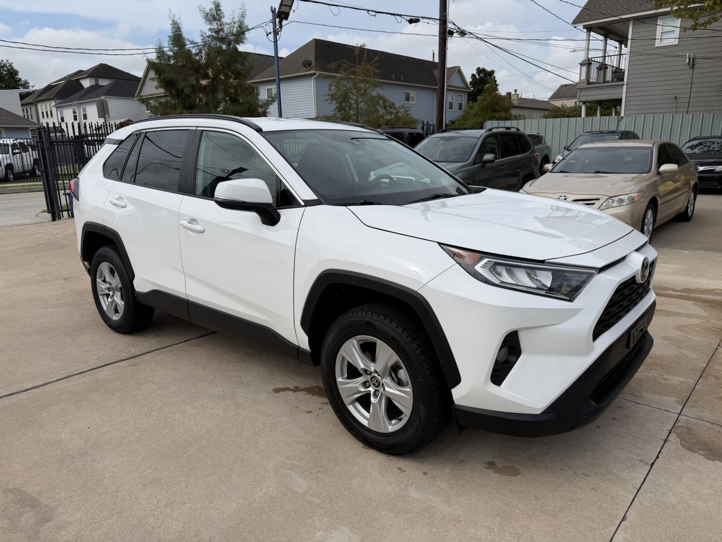 2021 White /Gray Toyota RAV4 XLE AWD (2T3P1RFVXMC) with an 2.5L L4 DOHC 16V engine, 8A transmission, located at 1501 West 15th St., Houston, 77008, (713) 869-2925, 29.797941, -95.411789- Photo#2