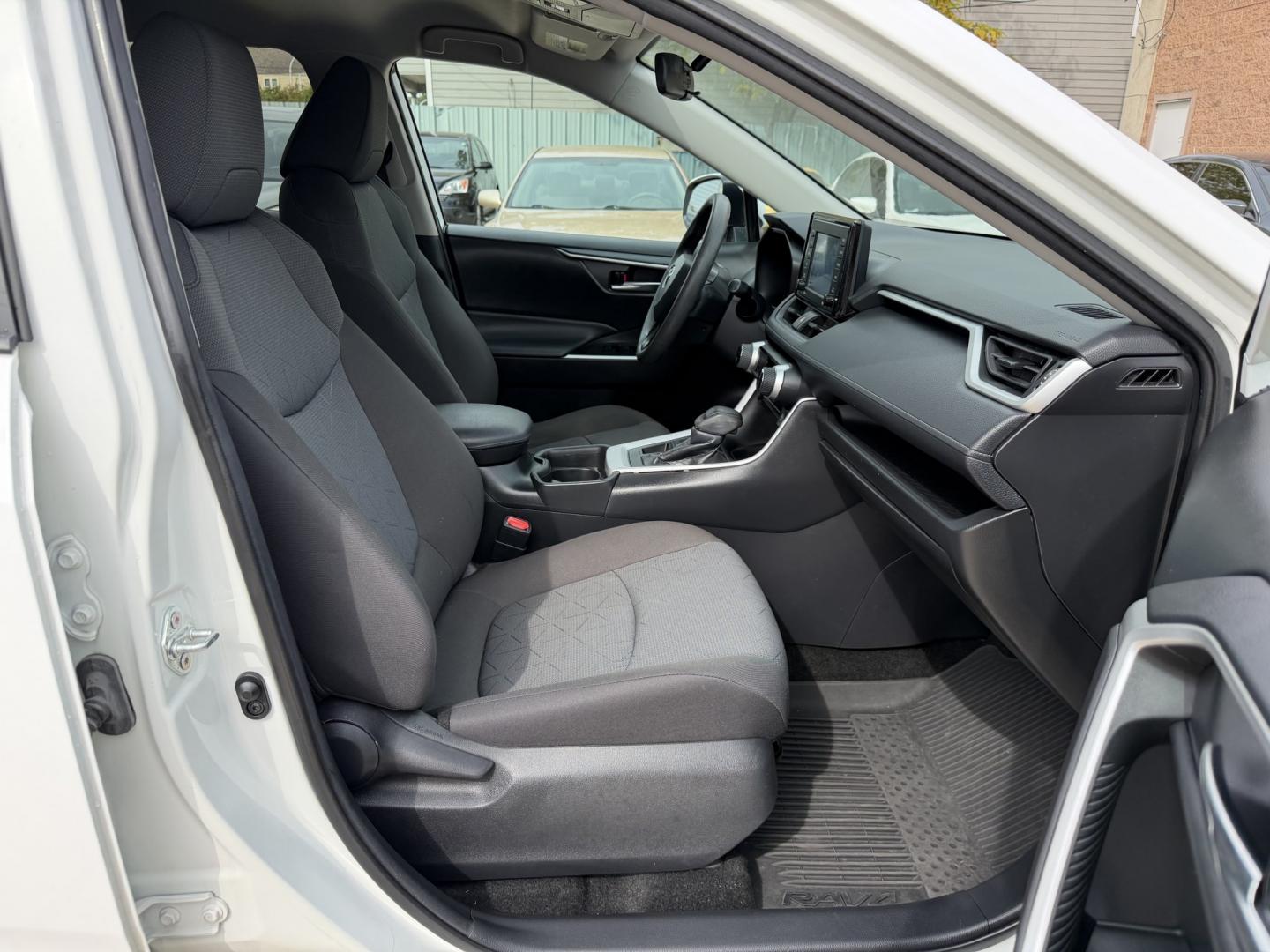 2021 White /Gray Toyota RAV4 XLE AWD (2T3P1RFVXMC) with an 2.5L L4 DOHC 16V engine, 8A transmission, located at 1501 West 15th St., Houston, 77008, (713) 869-2925, 29.797941, -95.411789- Photo#5