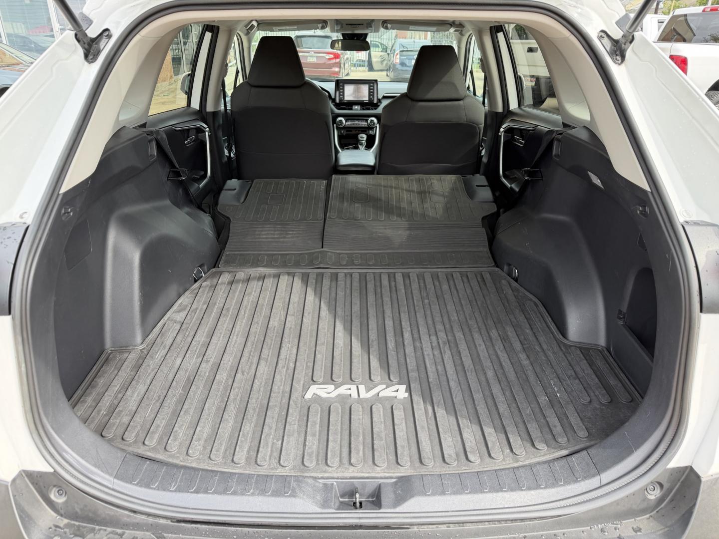 2021 White /Gray Toyota RAV4 XLE AWD (2T3P1RFVXMC) with an 2.5L L4 DOHC 16V engine, 8A transmission, located at 1501 West 15th St., Houston, 77008, (713) 869-2925, 29.797941, -95.411789- Photo#6
