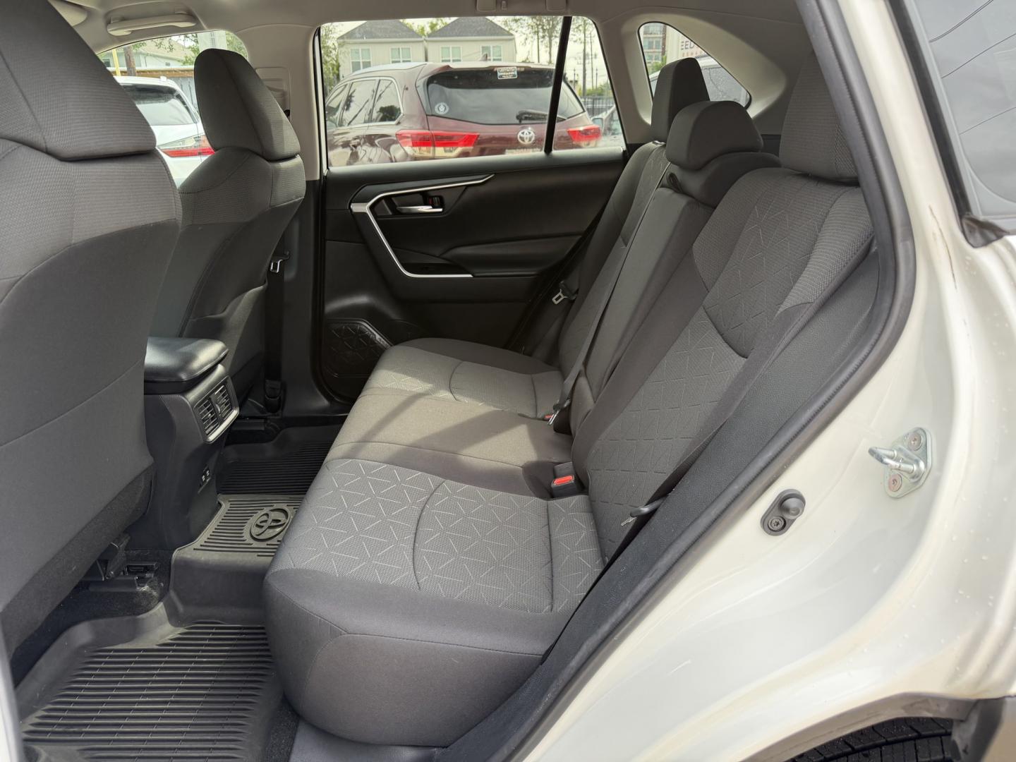 2021 White /Gray Toyota RAV4 XLE AWD (2T3P1RFVXMC) with an 2.5L L4 DOHC 16V engine, 8A transmission, located at 1501 West 15th St., Houston, 77008, (713) 869-2925, 29.797941, -95.411789- Photo#9