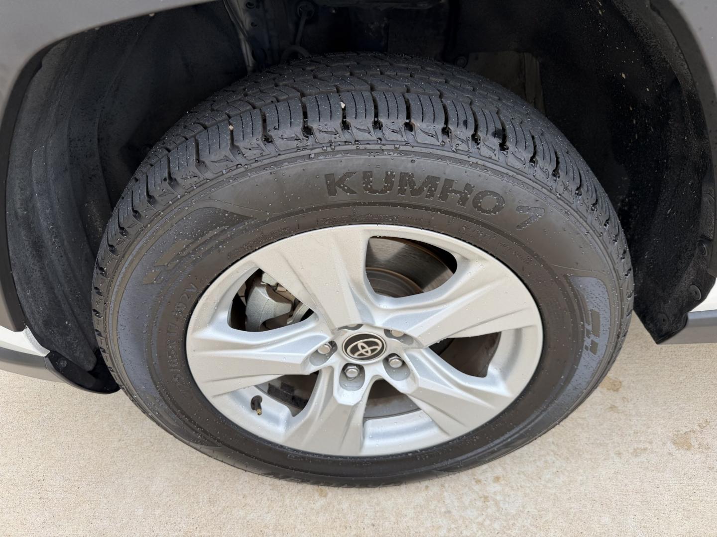 2021 White /Gray Toyota RAV4 XLE AWD (2T3P1RFVXMC) with an 2.5L L4 DOHC 16V engine, 8A transmission, located at 1501 West 15th St., Houston, 77008, (713) 869-2925, 29.797941, -95.411789- Photo#15