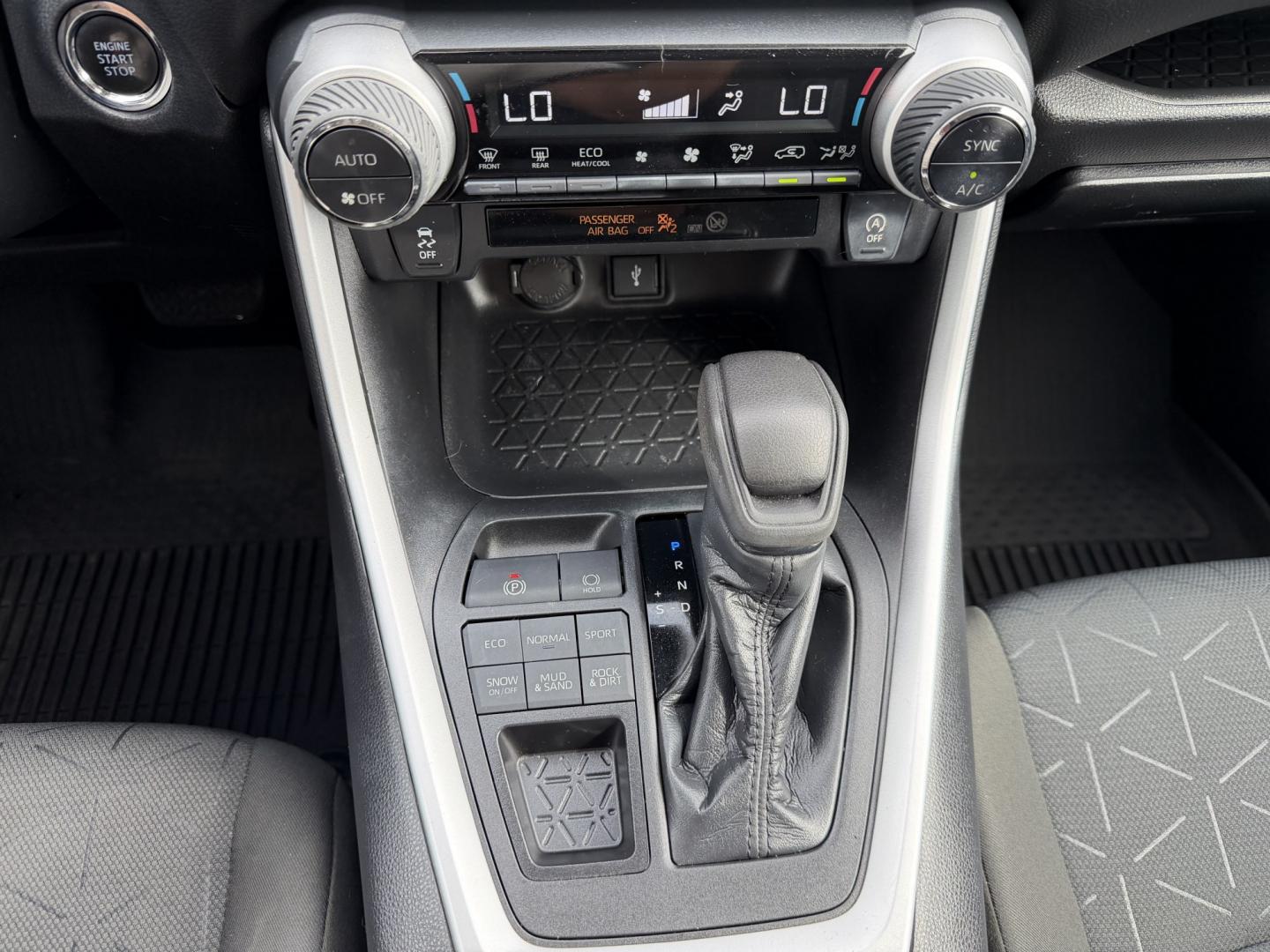 2021 White /Gray Toyota RAV4 XLE AWD (2T3P1RFVXMC) with an 2.5L L4 DOHC 16V engine, 8A transmission, located at 1501 West 15th St., Houston, 77008, (713) 869-2925, 29.797941, -95.411789- Photo#16