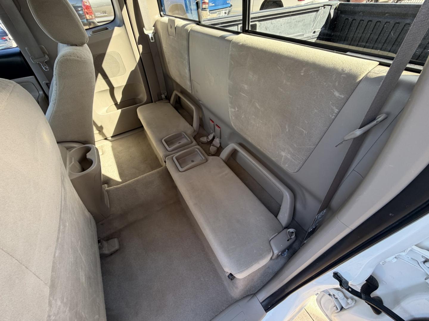 2007 White /Silver Toyota Tacoma Access Cab 2WD (5TETX22N67Z) with an 2.7L L4 DOHC 16V engine, 5M OD transmission, located at 1501 West 15th St., Houston, 77008, (713) 869-2925, 29.797941, -95.411789- Photo#8