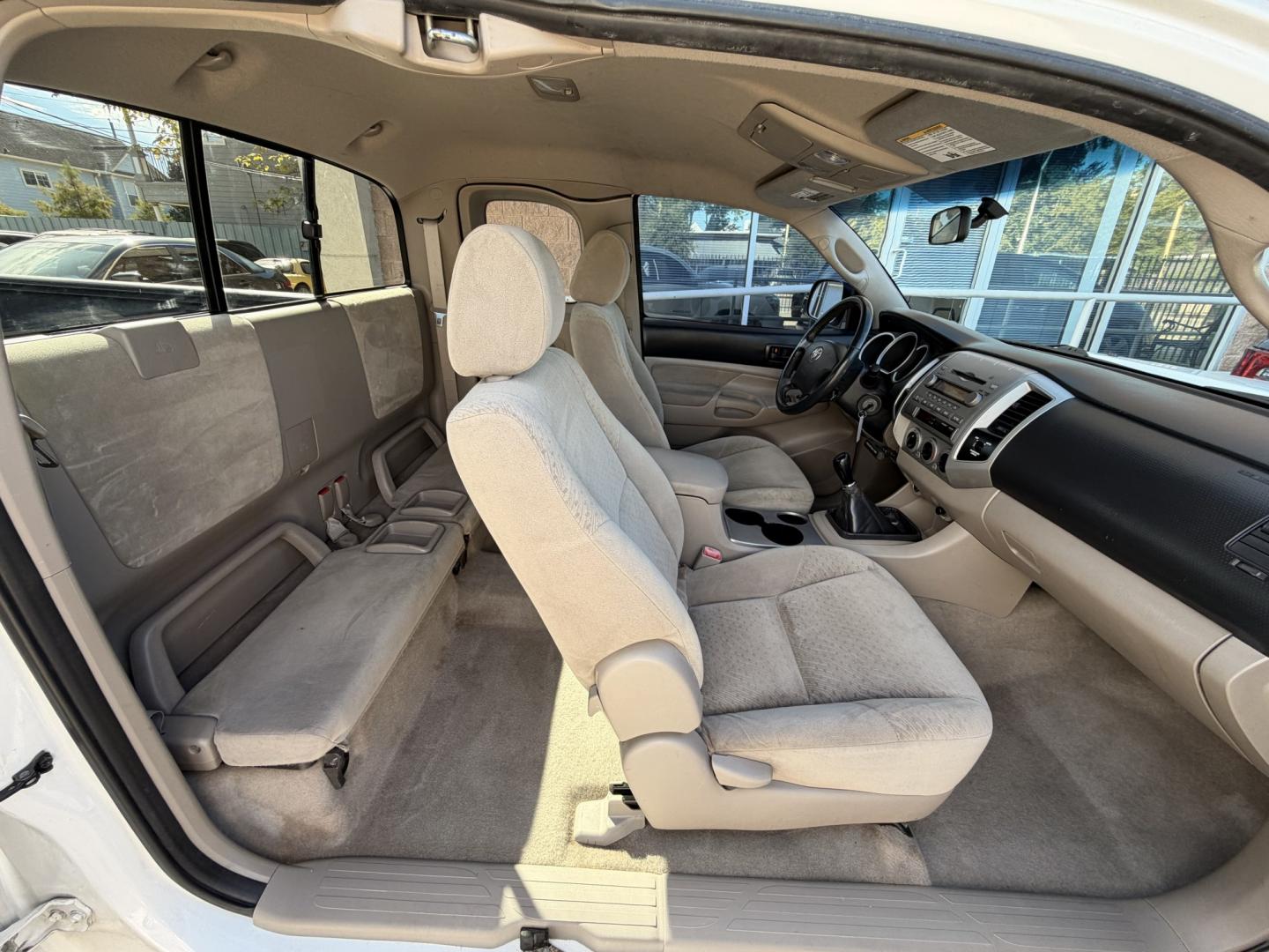 2007 White /Silver Toyota Tacoma Access Cab 2WD (5TETX22N67Z) with an 2.7L L4 DOHC 16V engine, 5M OD transmission, located at 1501 West 15th St., Houston, 77008, (713) 869-2925, 29.797941, -95.411789- Photo#11