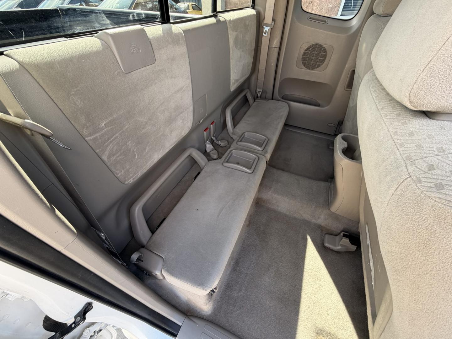 2007 White /Silver Toyota Tacoma Access Cab 2WD (5TETX22N67Z) with an 2.7L L4 DOHC 16V engine, 5M OD transmission, located at 1501 West 15th St., Houston, 77008, (713) 869-2925, 29.797941, -95.411789- Photo#12