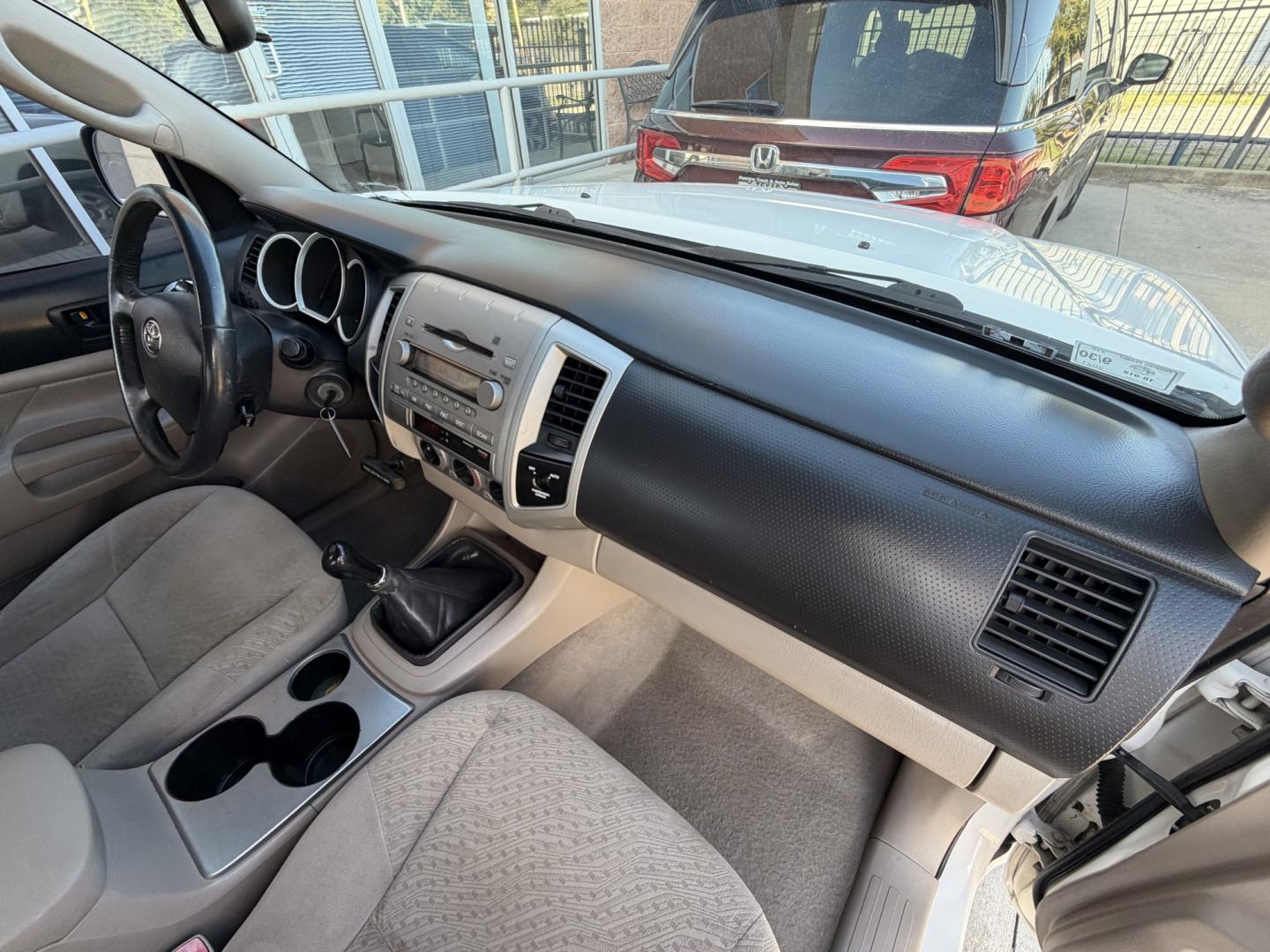 2007 White /Silver Toyota Tacoma Access Cab 2WD (5TETX22N67Z) with an 2.7L L4 DOHC 16V engine, 5M OD transmission, located at 1501 West 15th St., Houston, 77008, (713) 869-2925, 29.797941, -95.411789- Photo#14