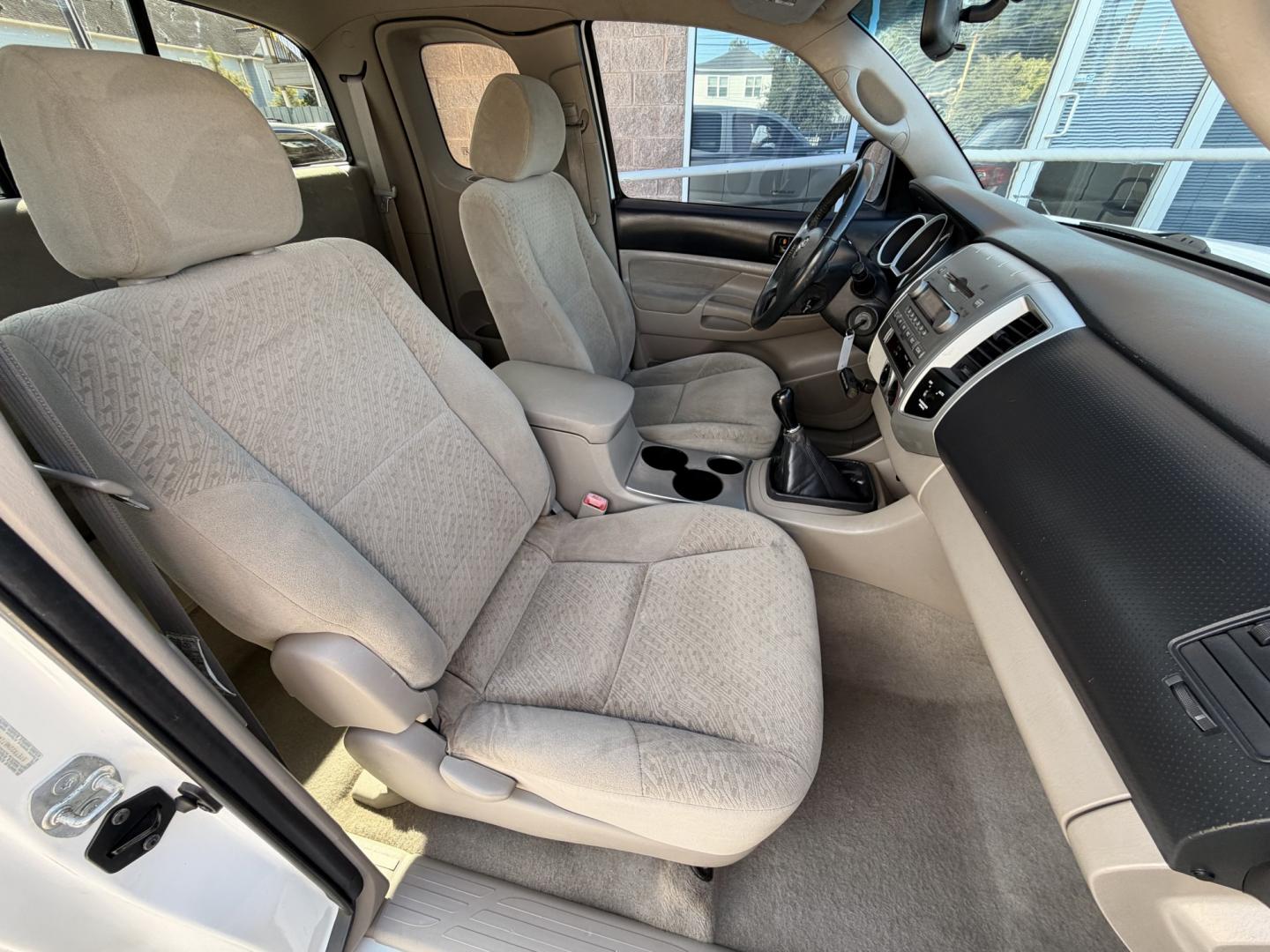 2007 White /Silver Toyota Tacoma Access Cab 2WD (5TETX22N67Z) with an 2.7L L4 DOHC 16V engine, 5M OD transmission, located at 1501 West 15th St., Houston, 77008, (713) 869-2925, 29.797941, -95.411789- Photo#13