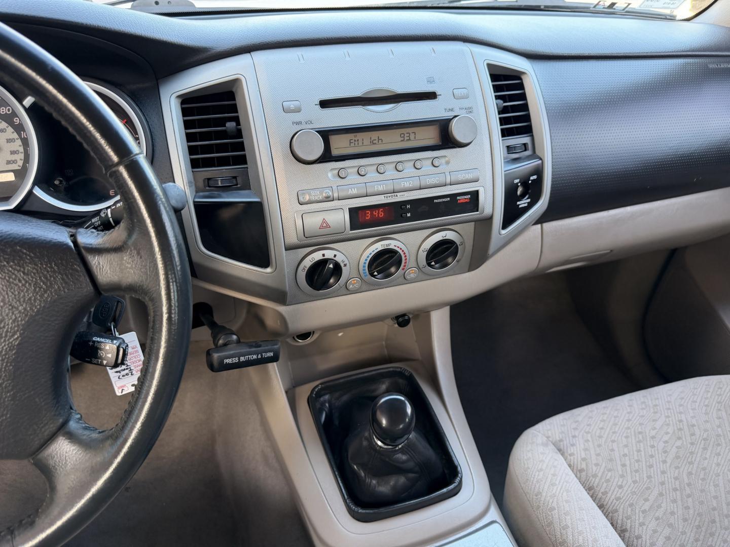 2007 White /Silver Toyota Tacoma Access Cab 2WD (5TETX22N67Z) with an 2.7L L4 DOHC 16V engine, 5M OD transmission, located at 1501 West 15th St., Houston, 77008, (713) 869-2925, 29.797941, -95.411789- Photo#17
