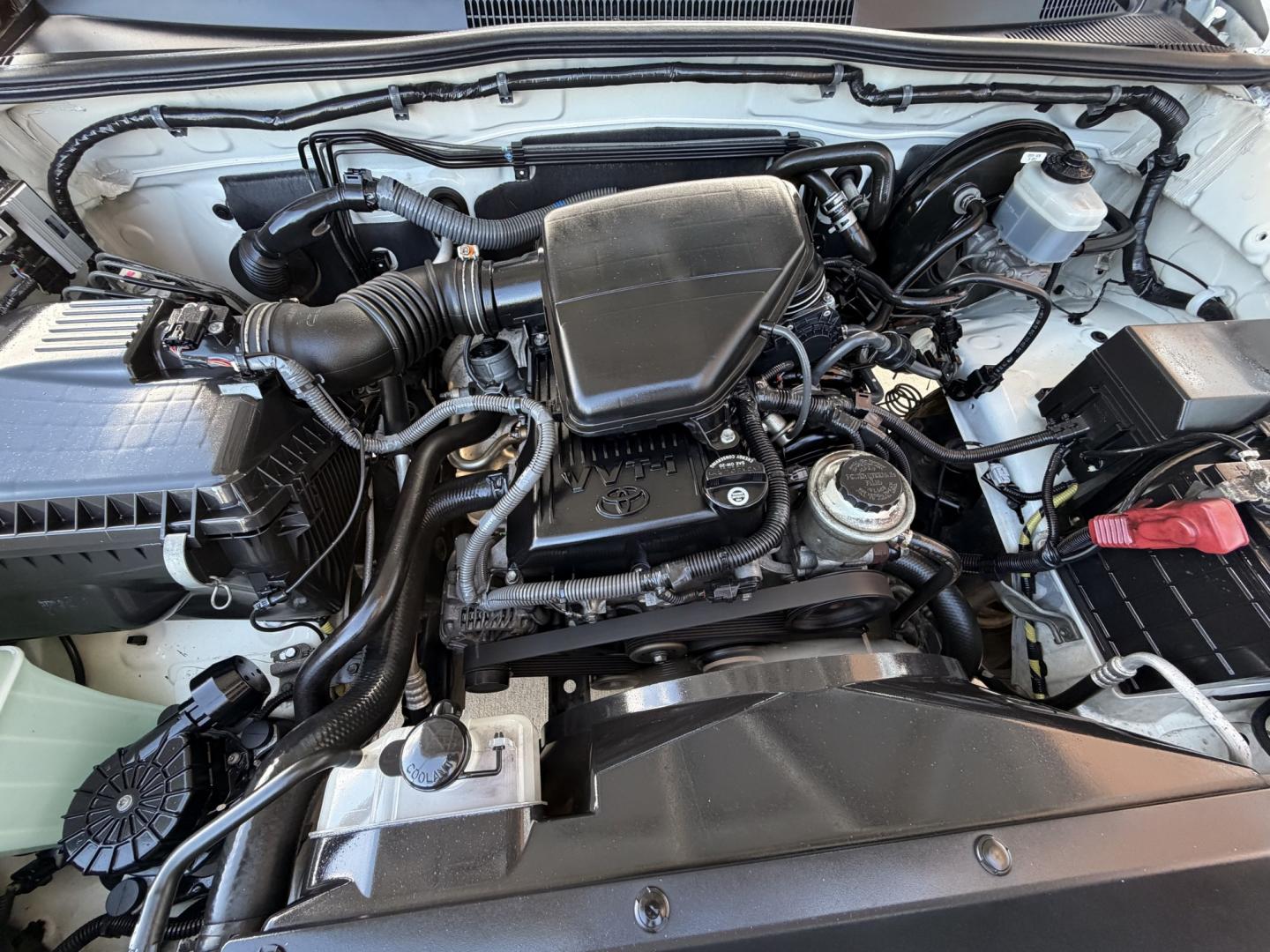 2007 White /Silver Toyota Tacoma Access Cab 2WD (5TETX22N67Z) with an 2.7L L4 DOHC 16V engine, 5M OD transmission, located at 1501 West 15th St., Houston, 77008, (713) 869-2925, 29.797941, -95.411789- Photo#20