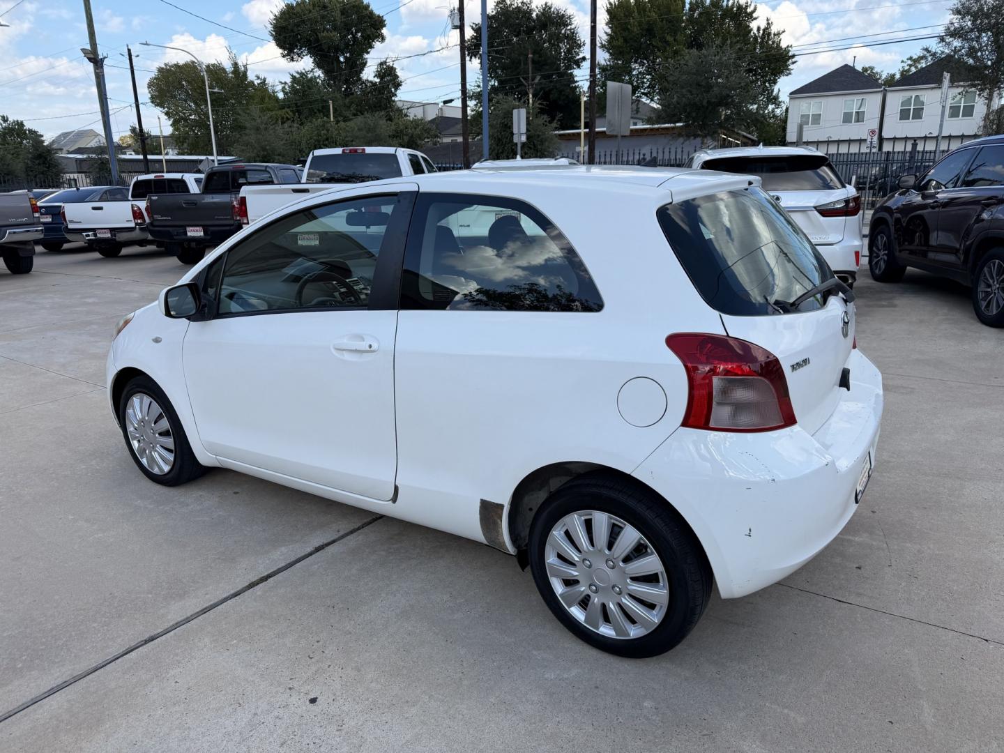 2008 White /Black Toyota Yaris Liftback (JTDJT923185) with an 1.5L L4 DOHC 16V engine, 5 Speed manual transmission, located at 1501 West 15th St., Houston, 77008, (713) 869-2925, 29.797941, -95.411789- Photo#1