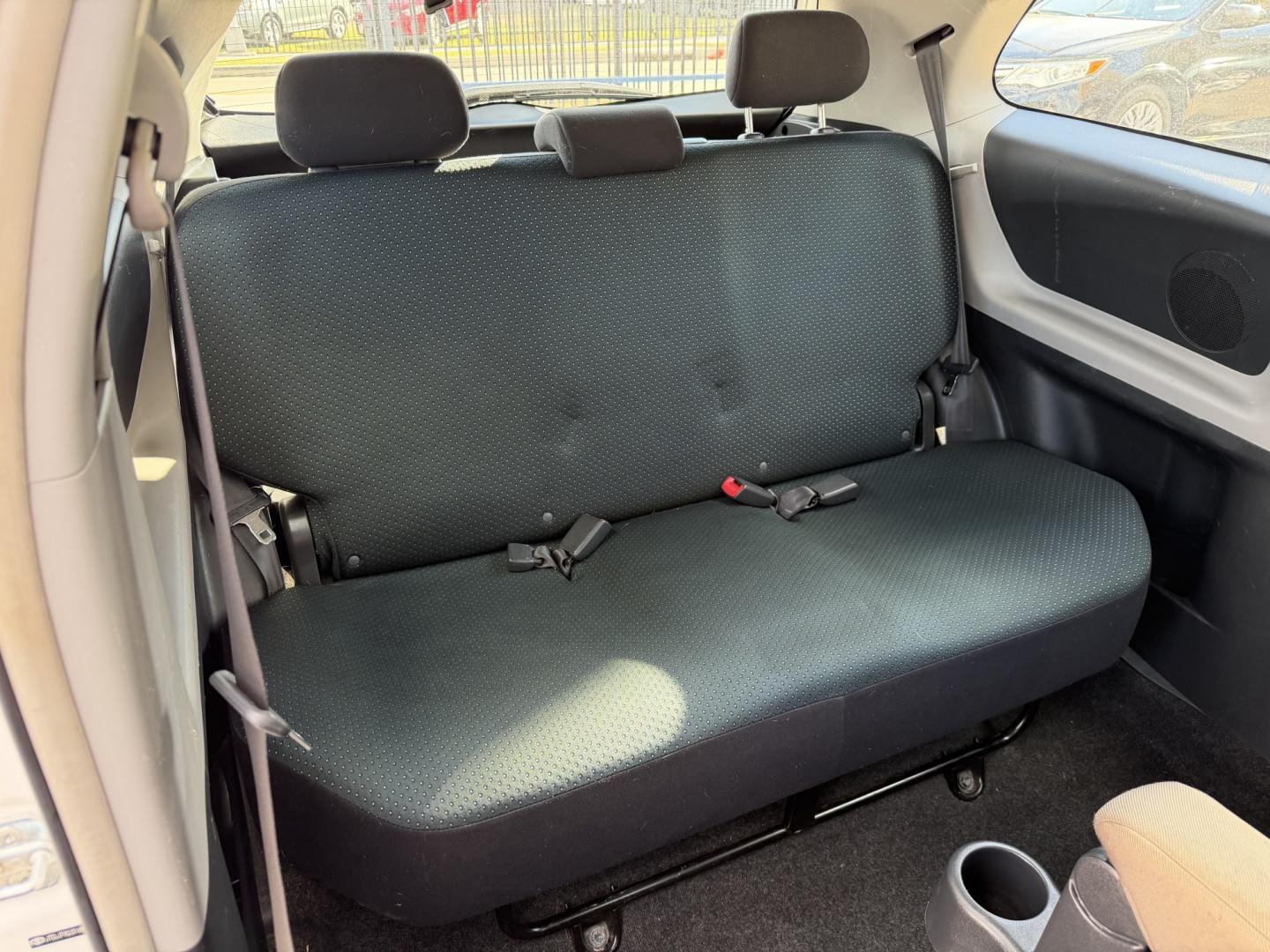 2008 White /Black Toyota Yaris Liftback (JTDJT923185) with an 1.5L L4 DOHC 16V engine, 5 Speed manual transmission, located at 1501 West 15th St., Houston, 77008, (713) 869-2925, 29.797941, -95.411789- Photo#5